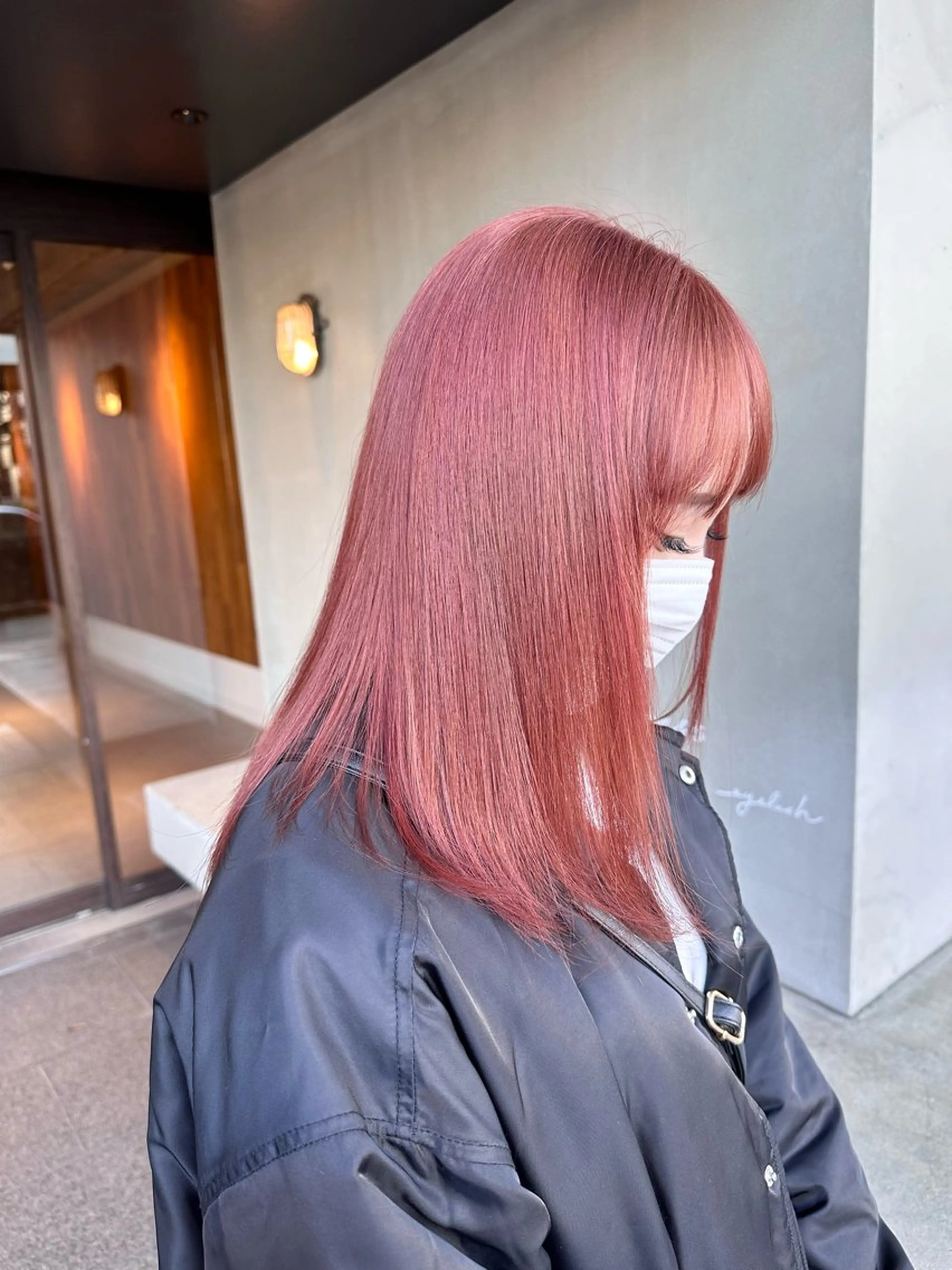 セミロング カラー ブリーチ ピンクカラー ヘアカラー 福崎 真奈のヘアスタイル
