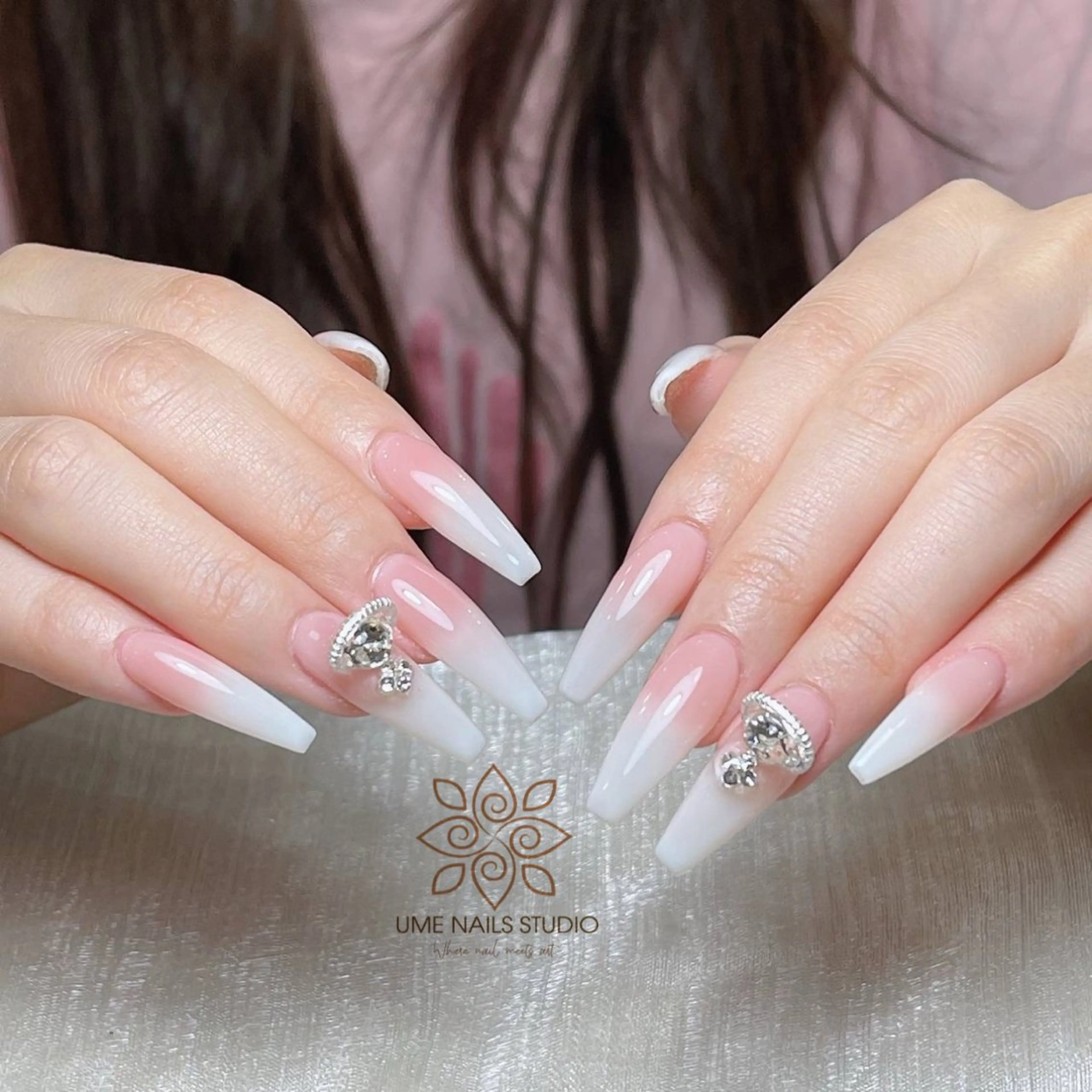 ネイル チークネイル クリアネイル ガーリー キラキラネイル 韓国ネイル ハンドネイル Ume Nail Studioのネイルデザイン