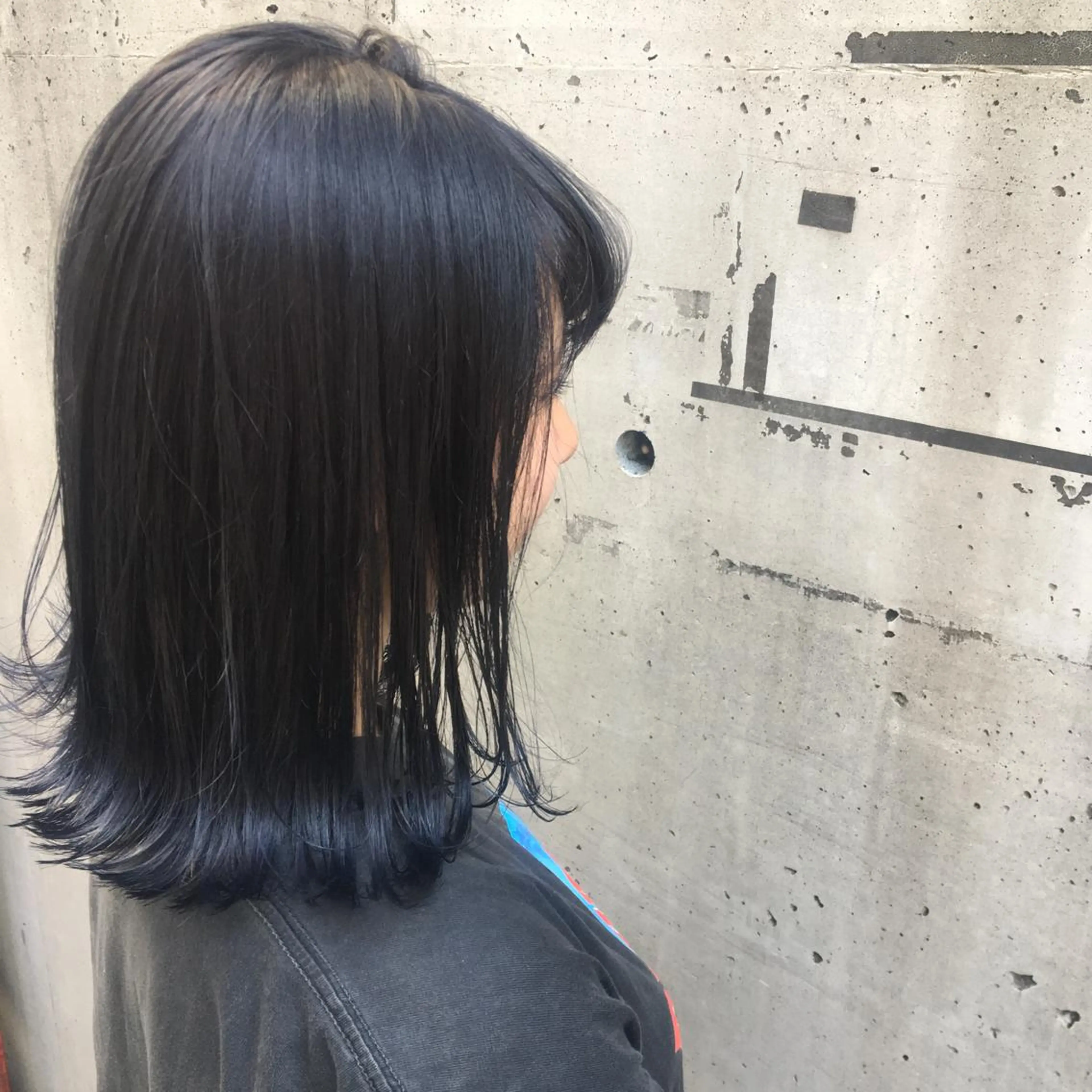 ミディアム カラー アッシュ アッシュグレー ブルーカラー シルバー emme MIHO♡のヘアスタイル