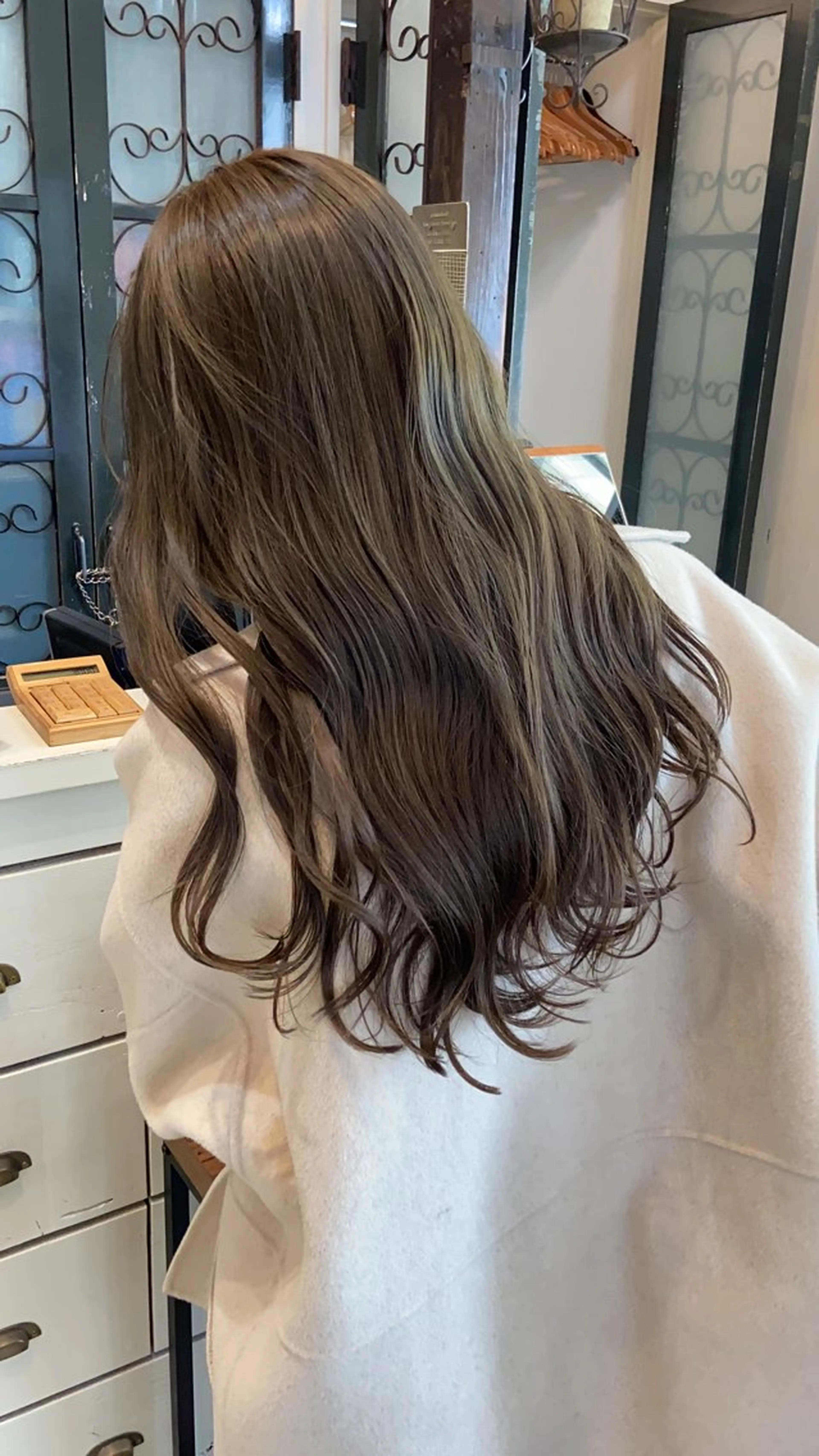 ロング カラー ベージュカラー オリーブベージュ カット ヘアカラー トリートメント ダメージレス美容師 🌱水島侑理のヘアスタイル