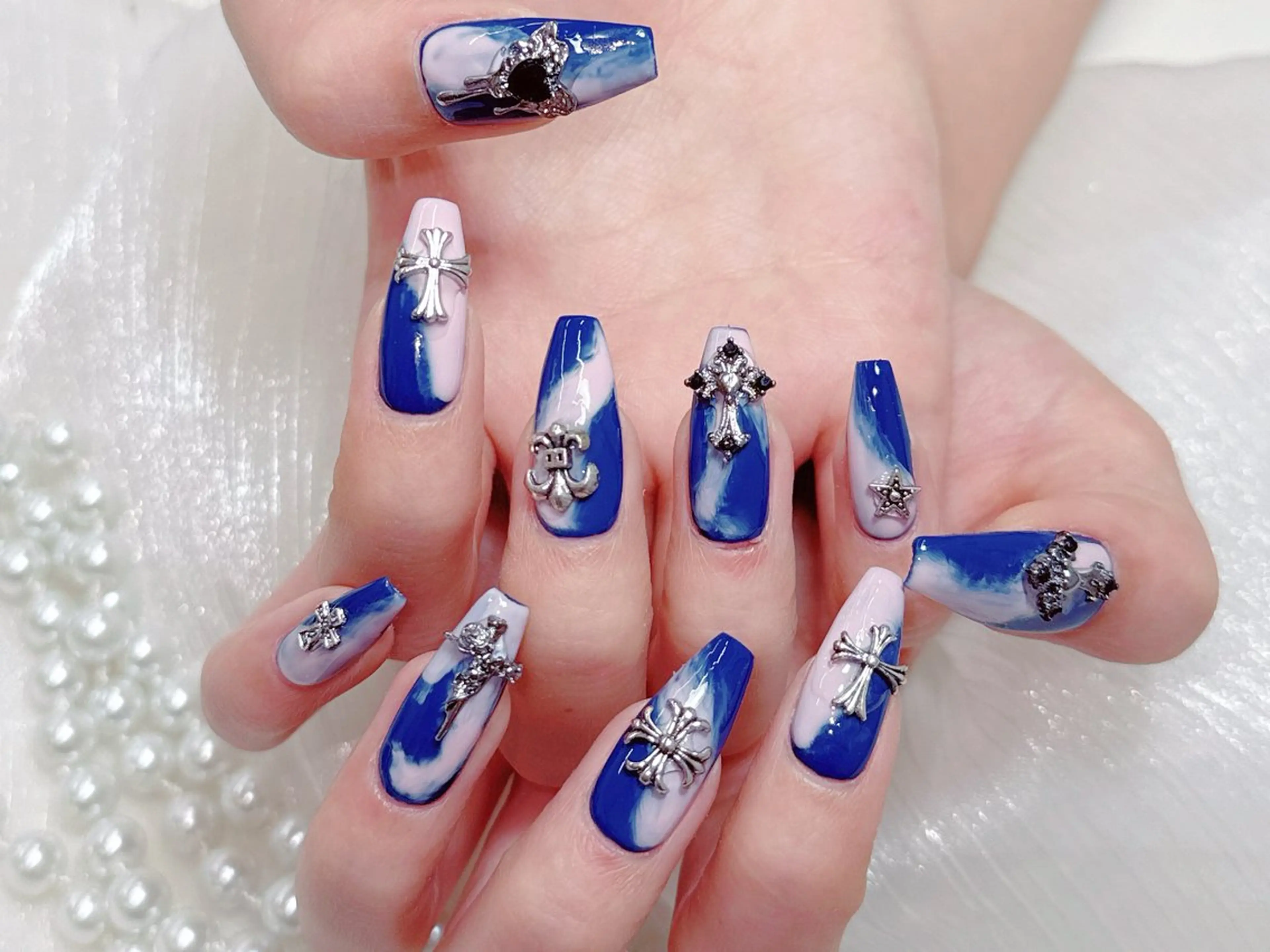 ネイル オーロラネイル フレンチネイル グラデーション 韓国ネイル マグネットネイル ハンドネイル NOA NAILのネイルデザイン