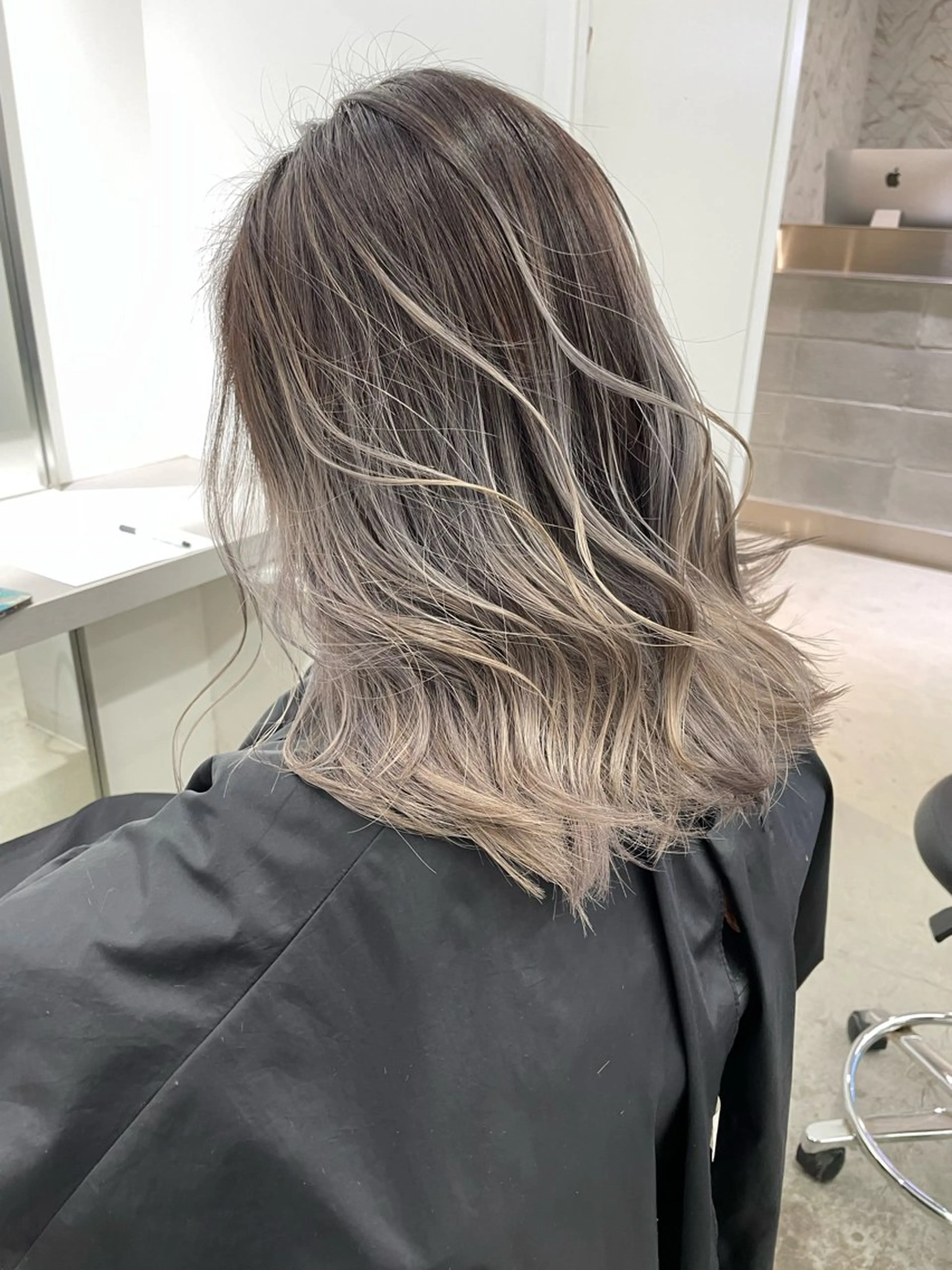 ミディアム カラー ヘアアレンジ バレイヤージュ レイヤーカット 🎗秋山勇 /三宮指名No.1のヘアスタイル