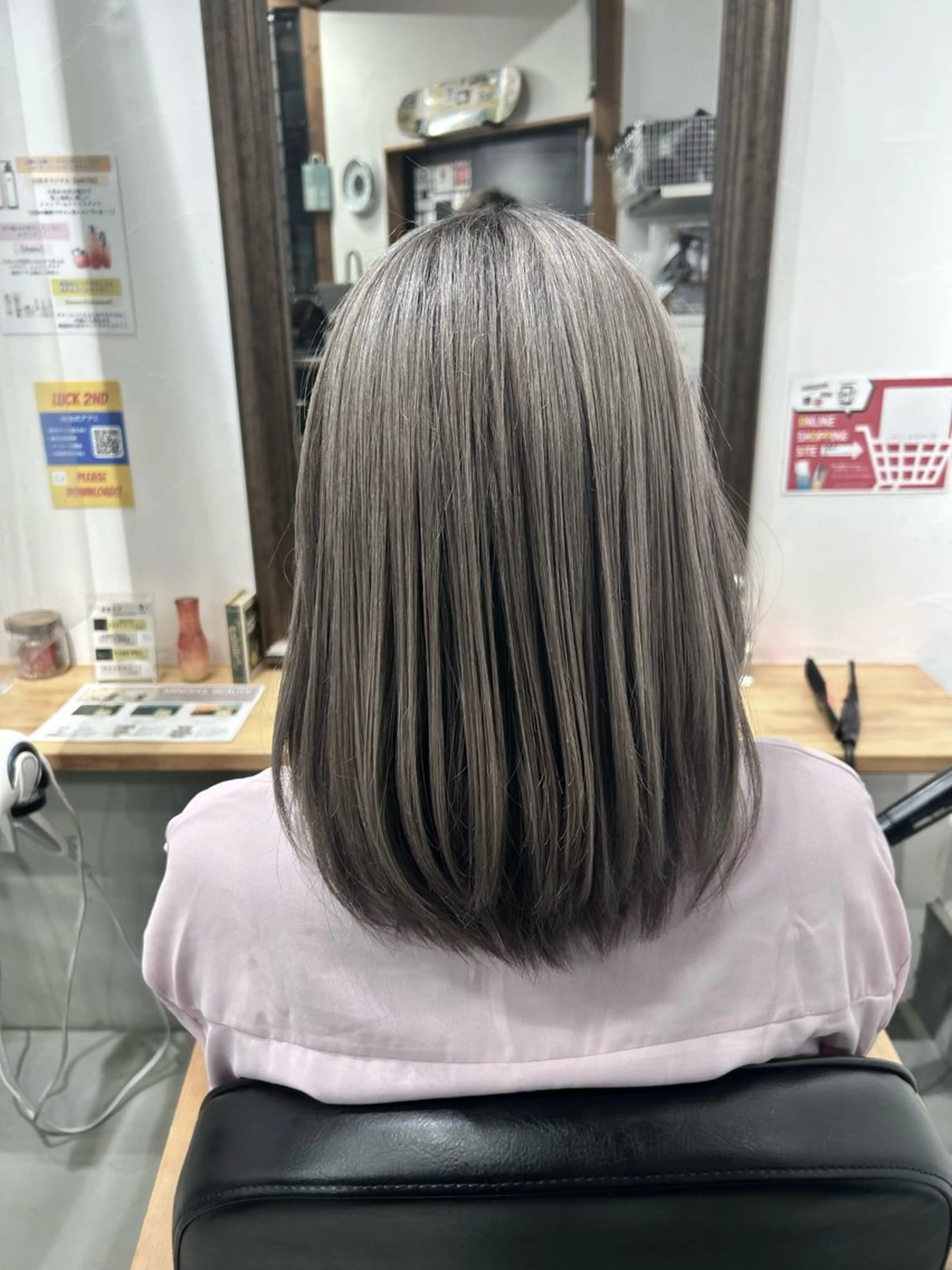 セミロング カラー ハイトーンカラー ピンクカラー シルバー LUCK Hair Space所属・飯田 大樹のヘアスタイル