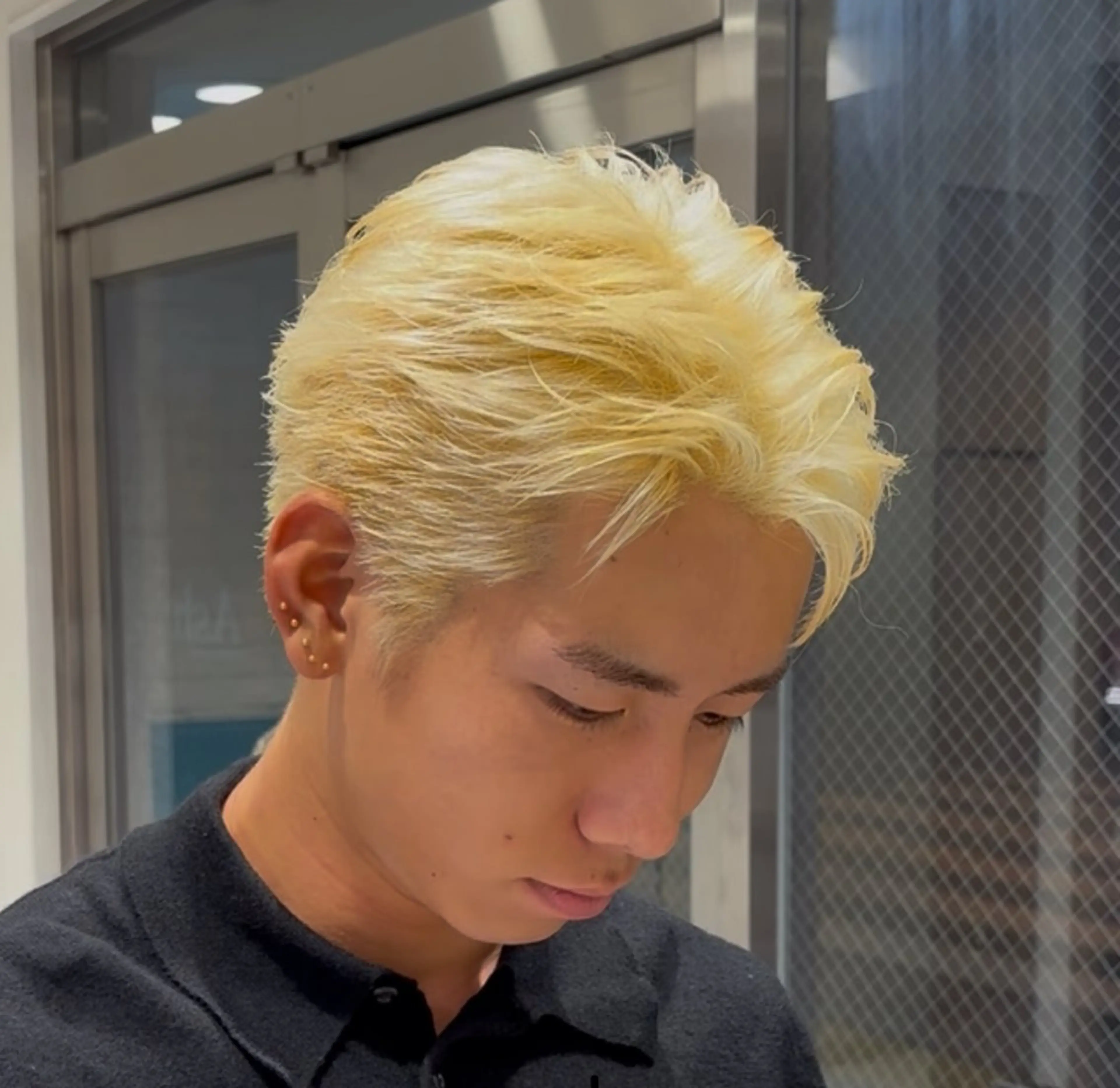 カラー メンズ メンズブリーチ ブリーチ カット ヘアカラー 山本 侑平のヘアスタイル