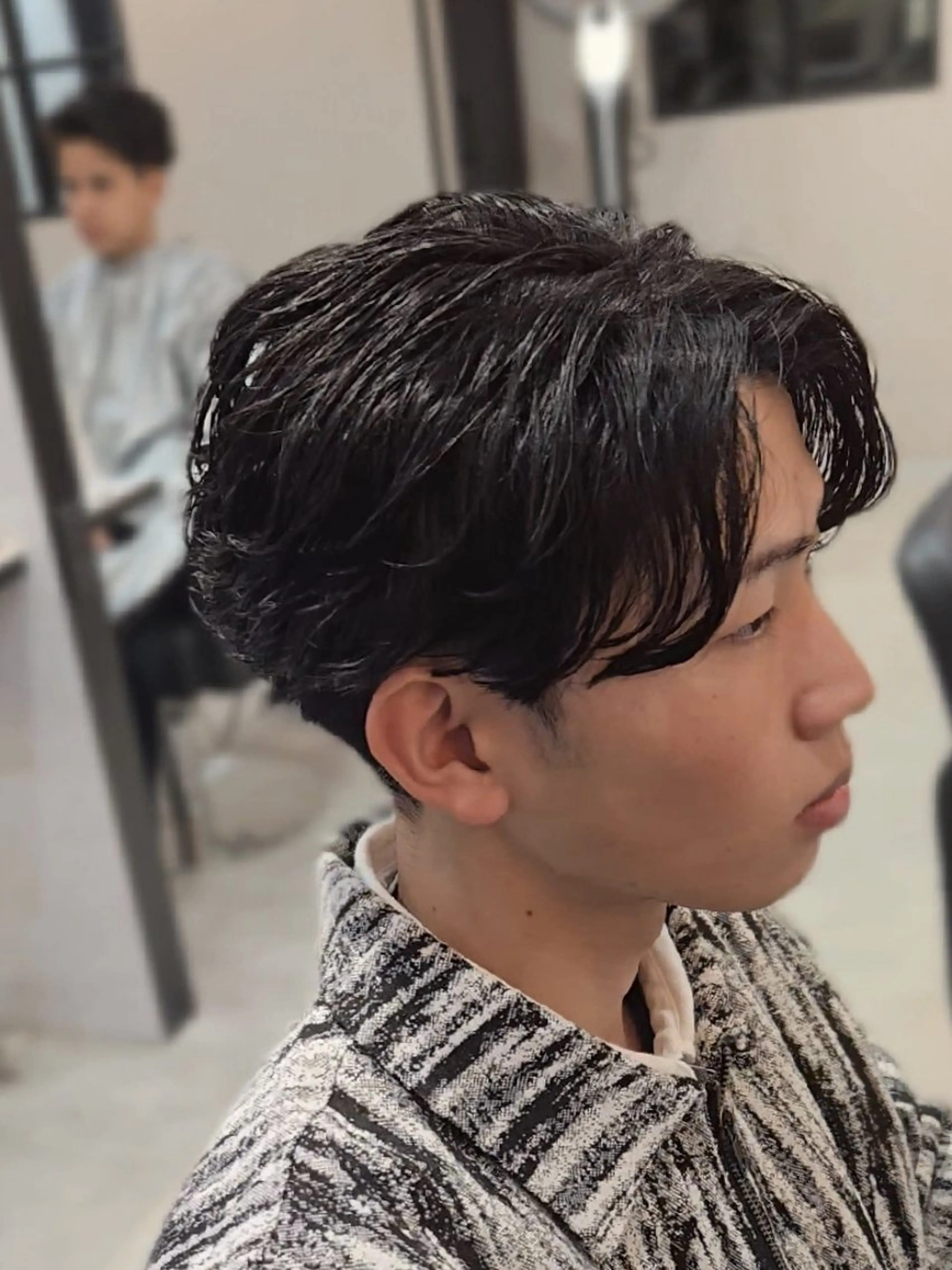 メンズ ミディアム パーマ ミディアムパーマ センターパート フェザーパーマ メンズパーマ カット パーマ ヘアセット Lapis 名古屋駅前店所属・LEN名古屋/パーマ メンズ特化美容師のヘアスタイル