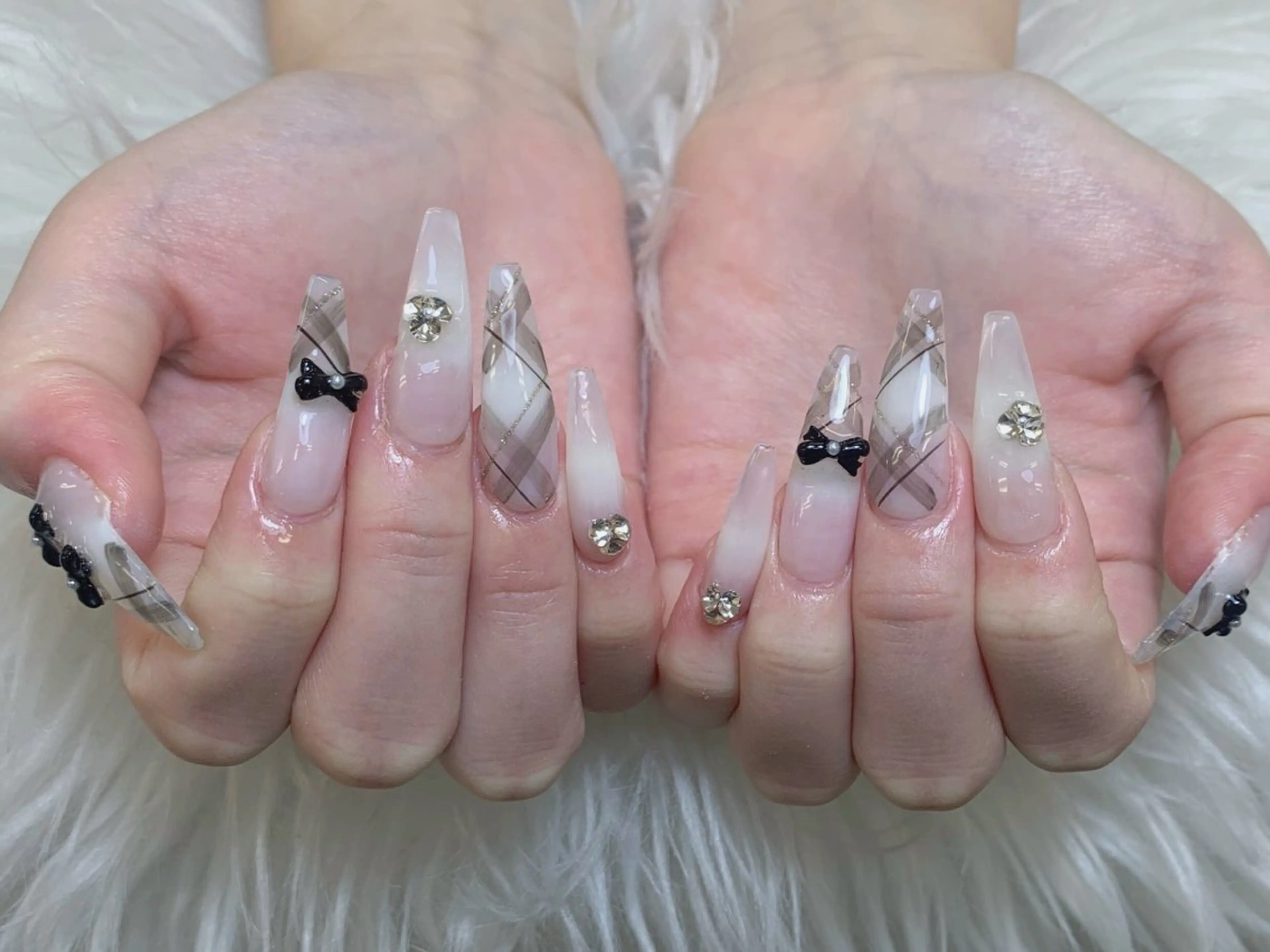 ネイル チークネイル 長さ出し フレンチネイル ジェルネイル ガラスフレンチ ハンドネイル ANH NAIL ゴテゴテ専門店💎のネイルデザイン