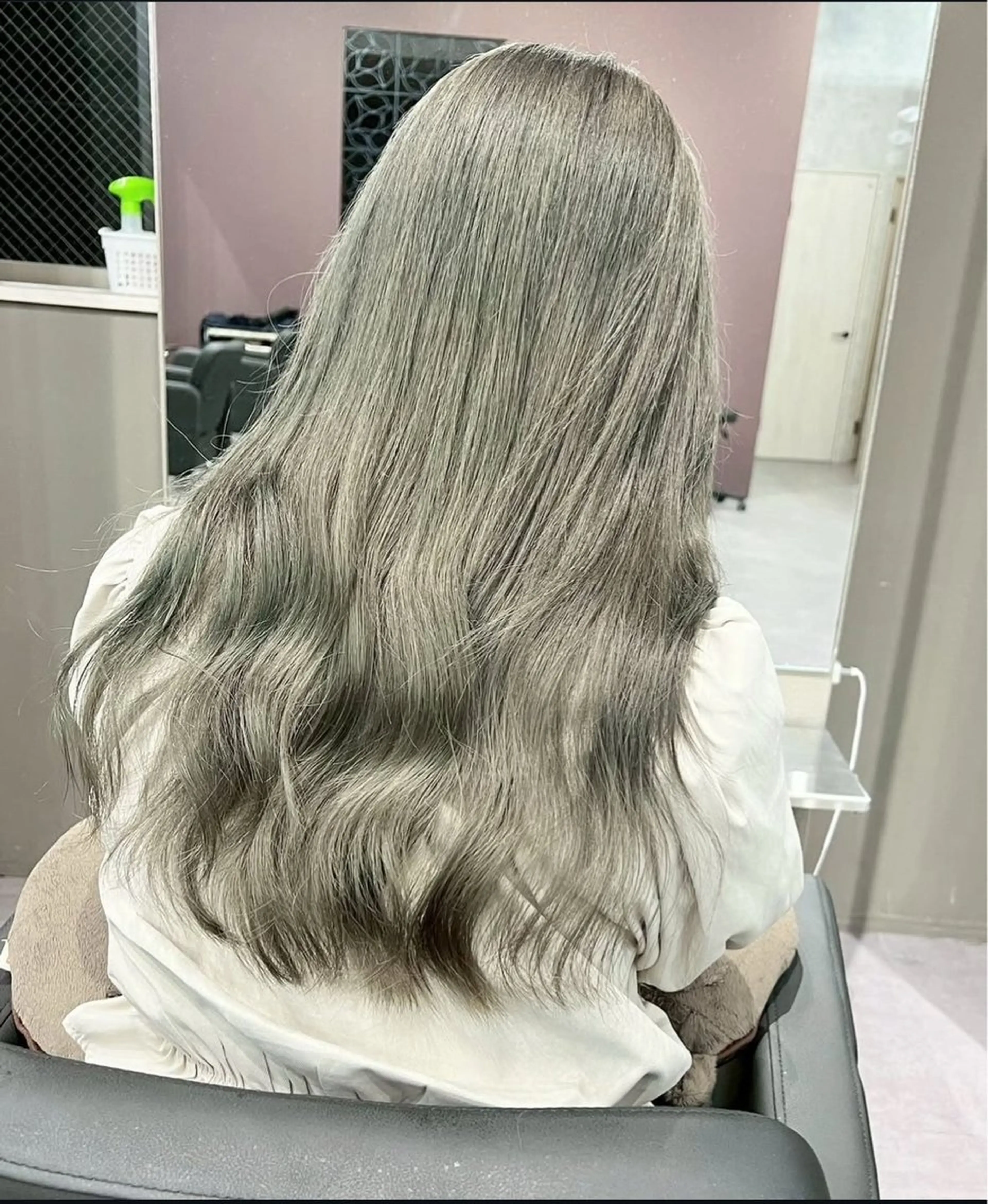 セミロング カラー グレージュ ヘアカラー SEINA️️/烏丸 ブリーチ/ハイトーンのヘアスタイル