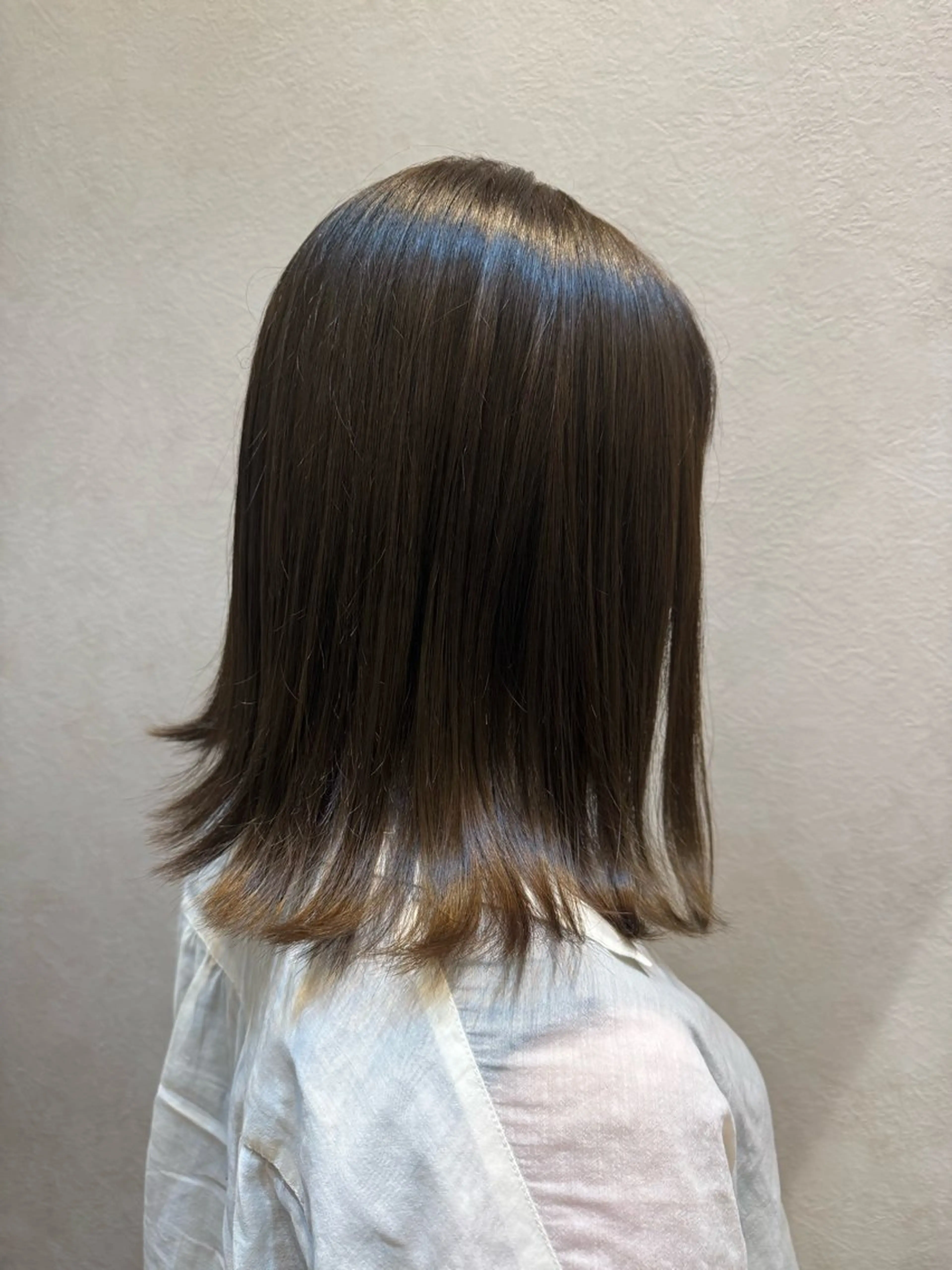 ミディアム カット ヘアカラー newi まーぼーのヘアスタイル