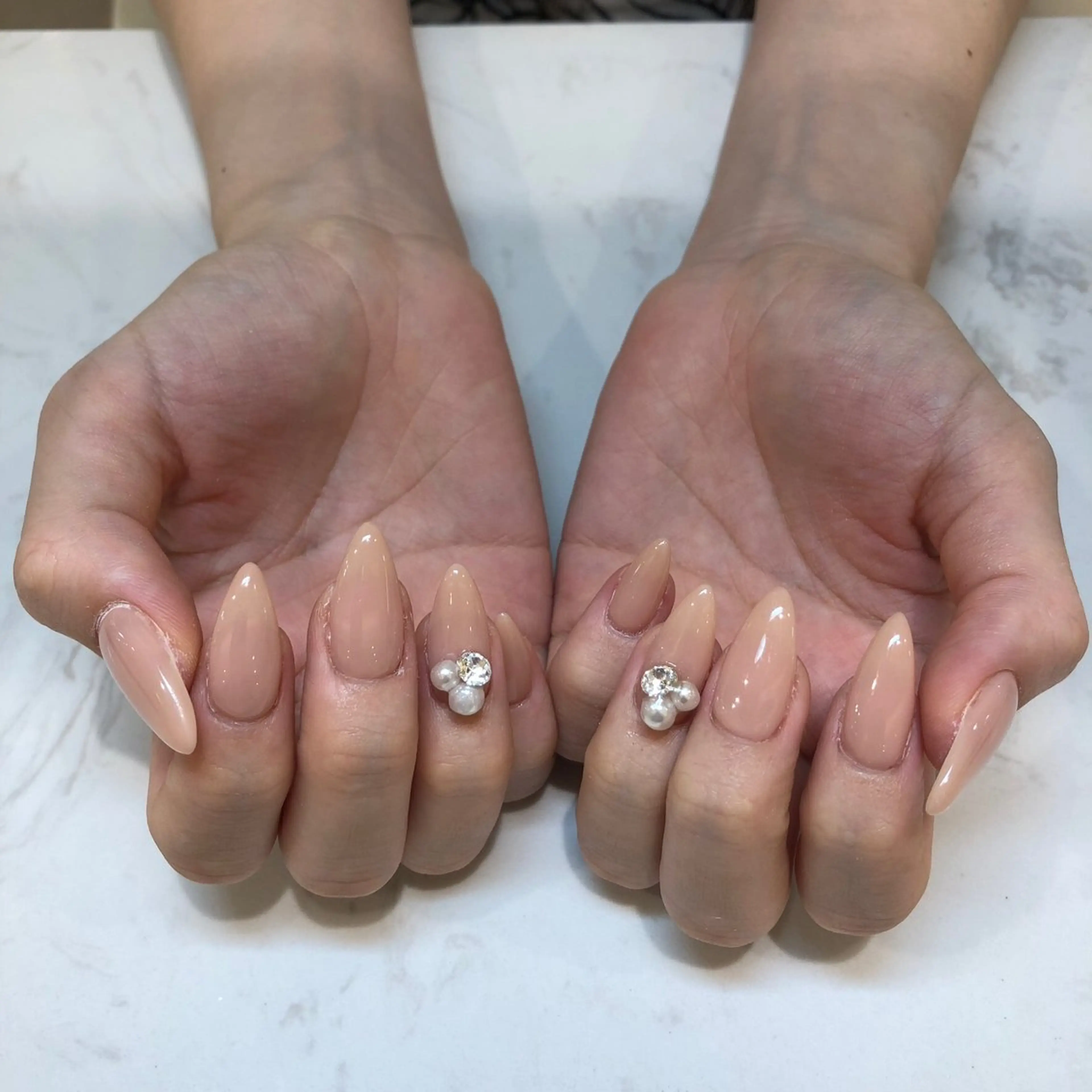 ネイル Raviy  新宿店所属・わたなべ あやかのネイルデザイン