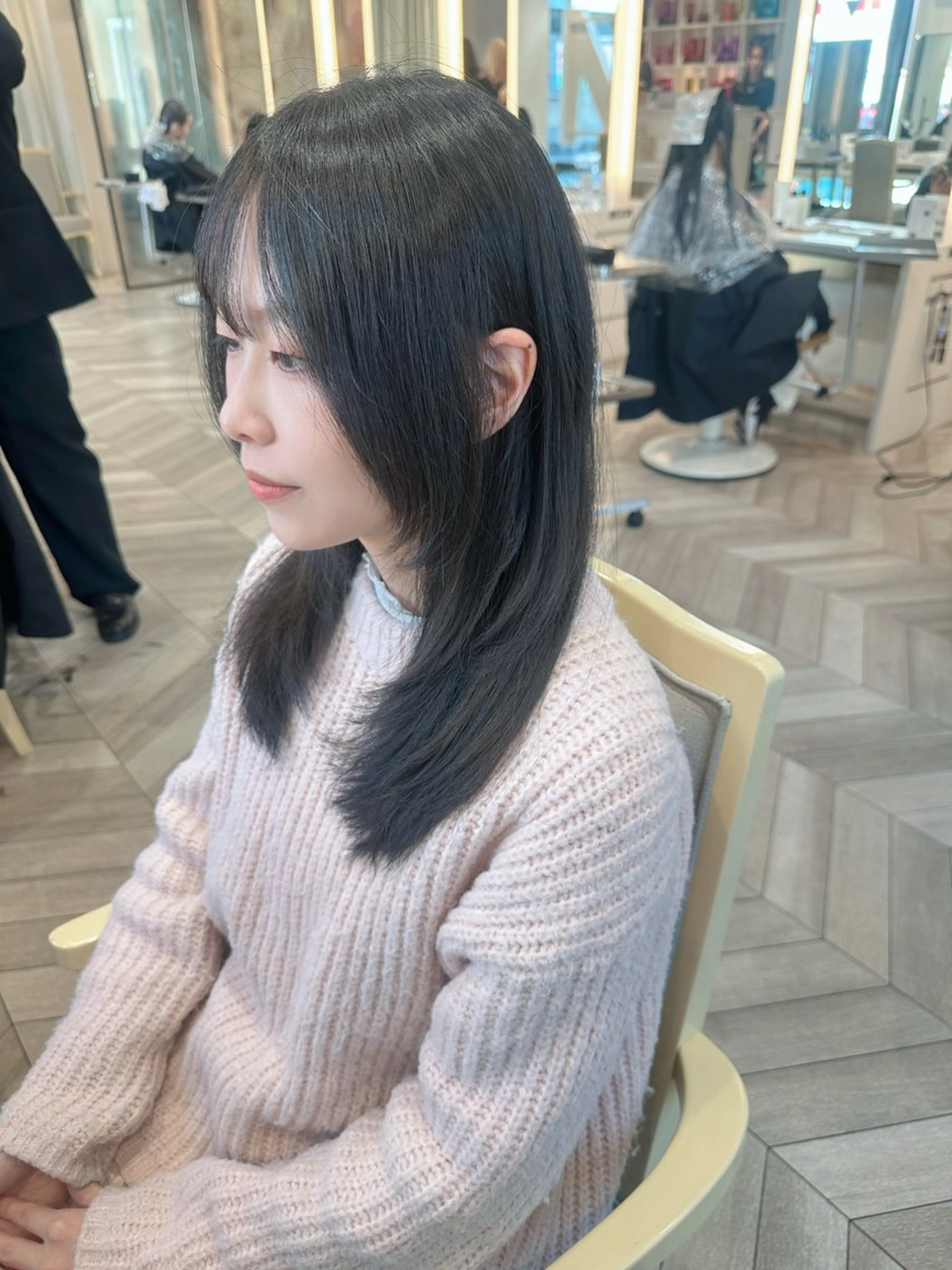 セミロング レイヤーカット 小顔カット カット トリートメント ベージュ/インナー カラー🤍Rieのヘアスタイル
