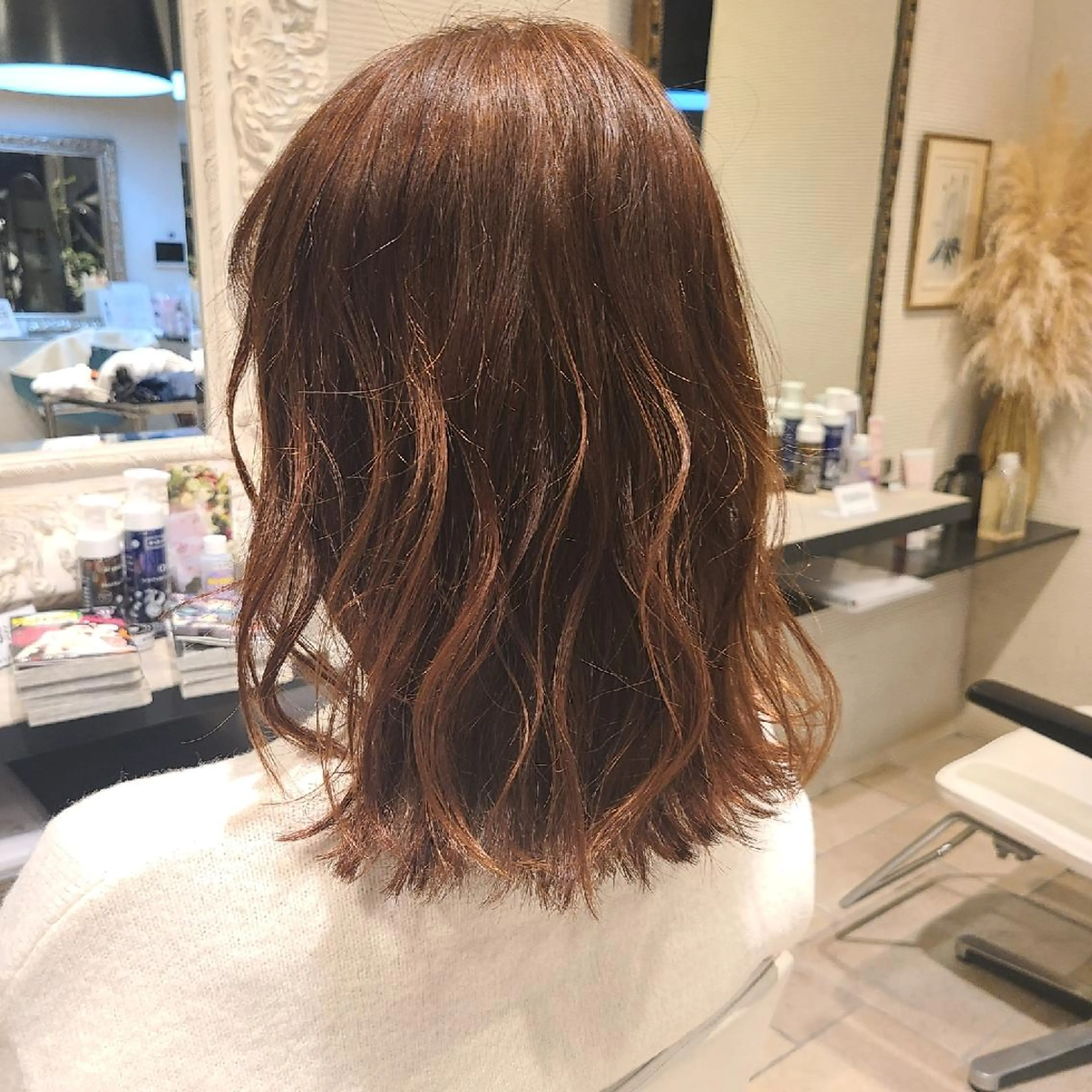 ミディアム カラー 坪井 佑美のヘアスタイル