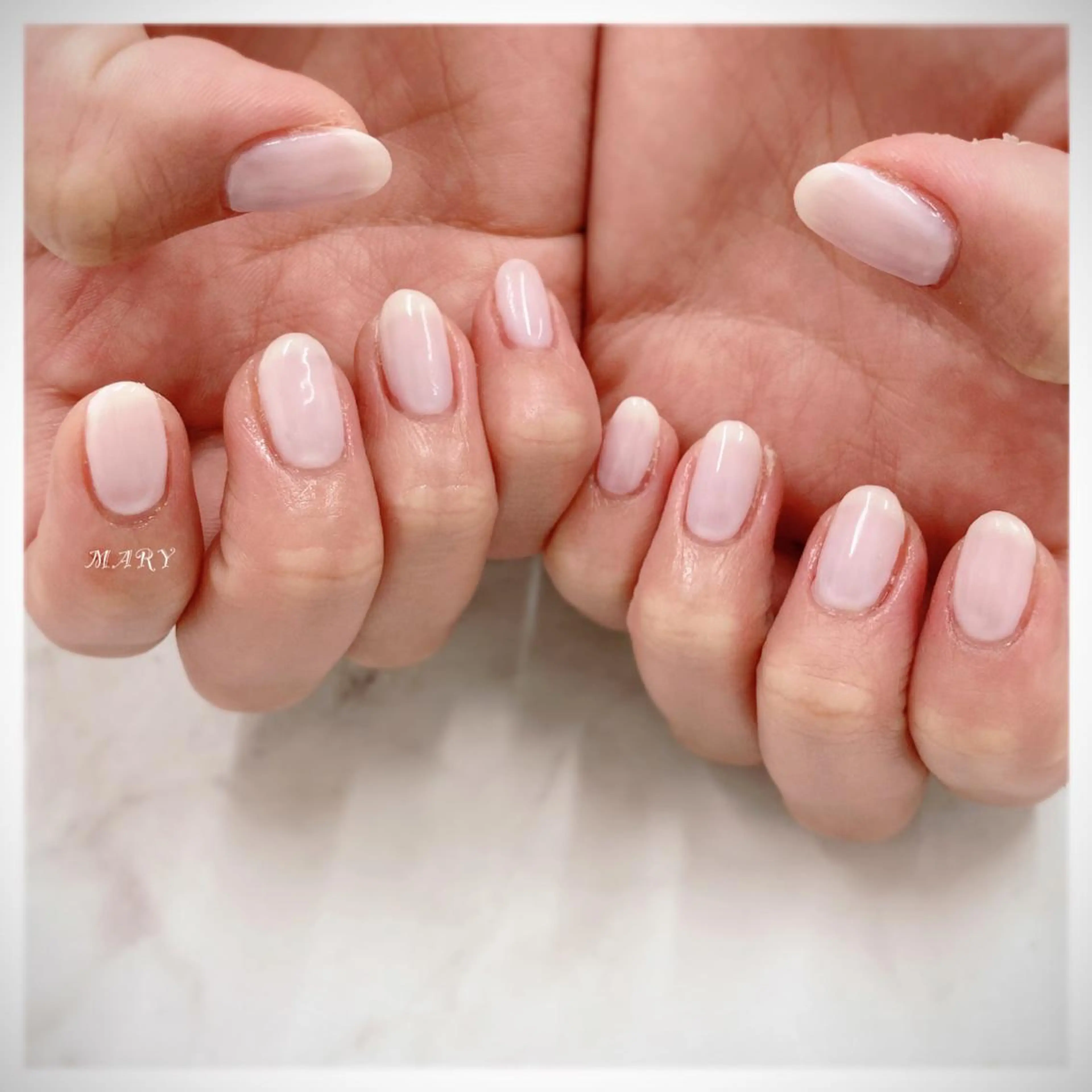 ネイル ニュアンスネイル オフィスネイル ワンカラーネイル シンプルネイル ホワイト ハンドネイル Mary nail所属・Mary nail .narumiのネイルデザイン