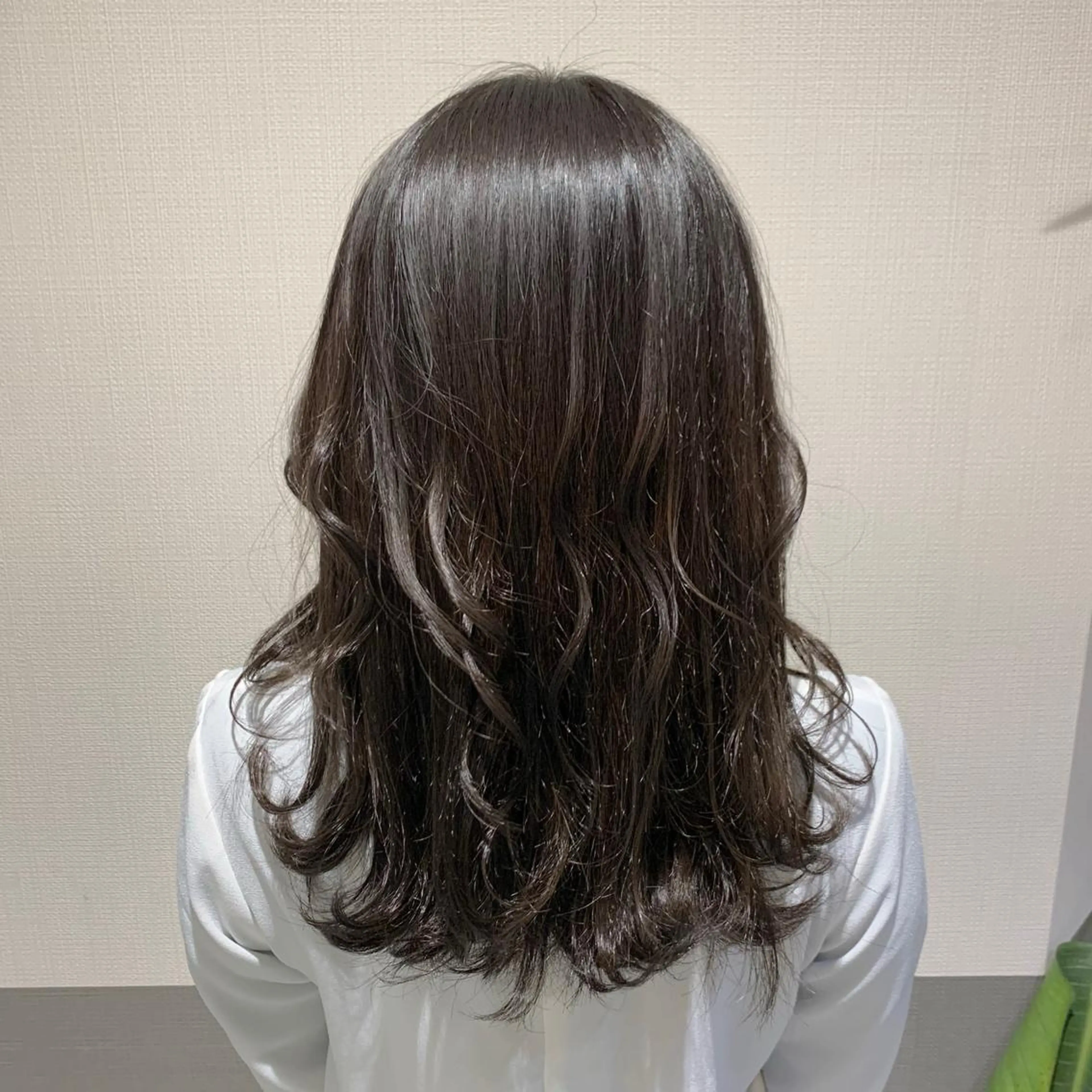 セミロング カラー ウサミ/透明感カラー レイヤーカット🌈のヘアスタイル