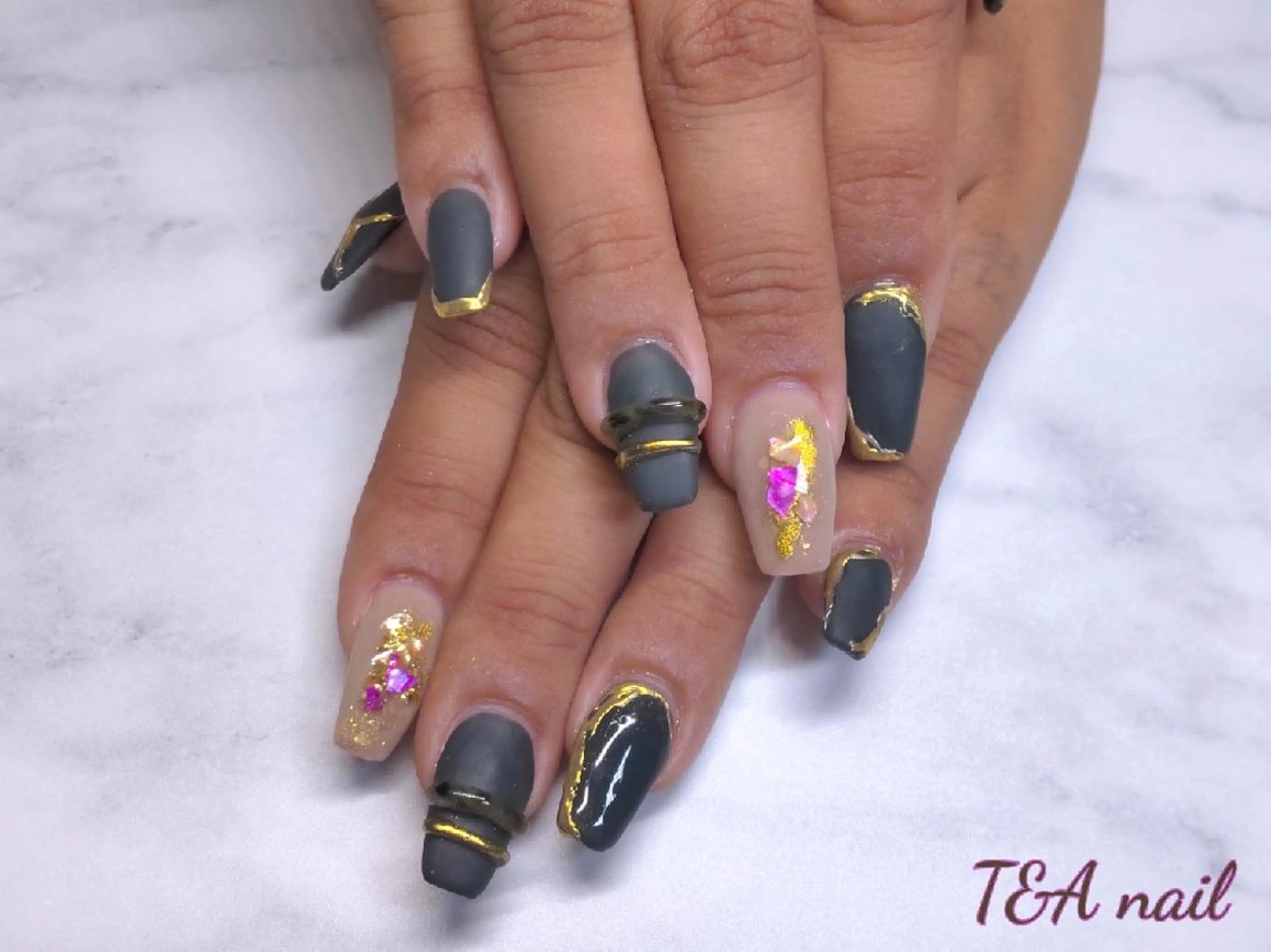 セミロング ネイル べっ甲ネイル 長さ出し ジェルネイル グリーン マットネイル ハンドネイル T&A nailのネイルデザイン