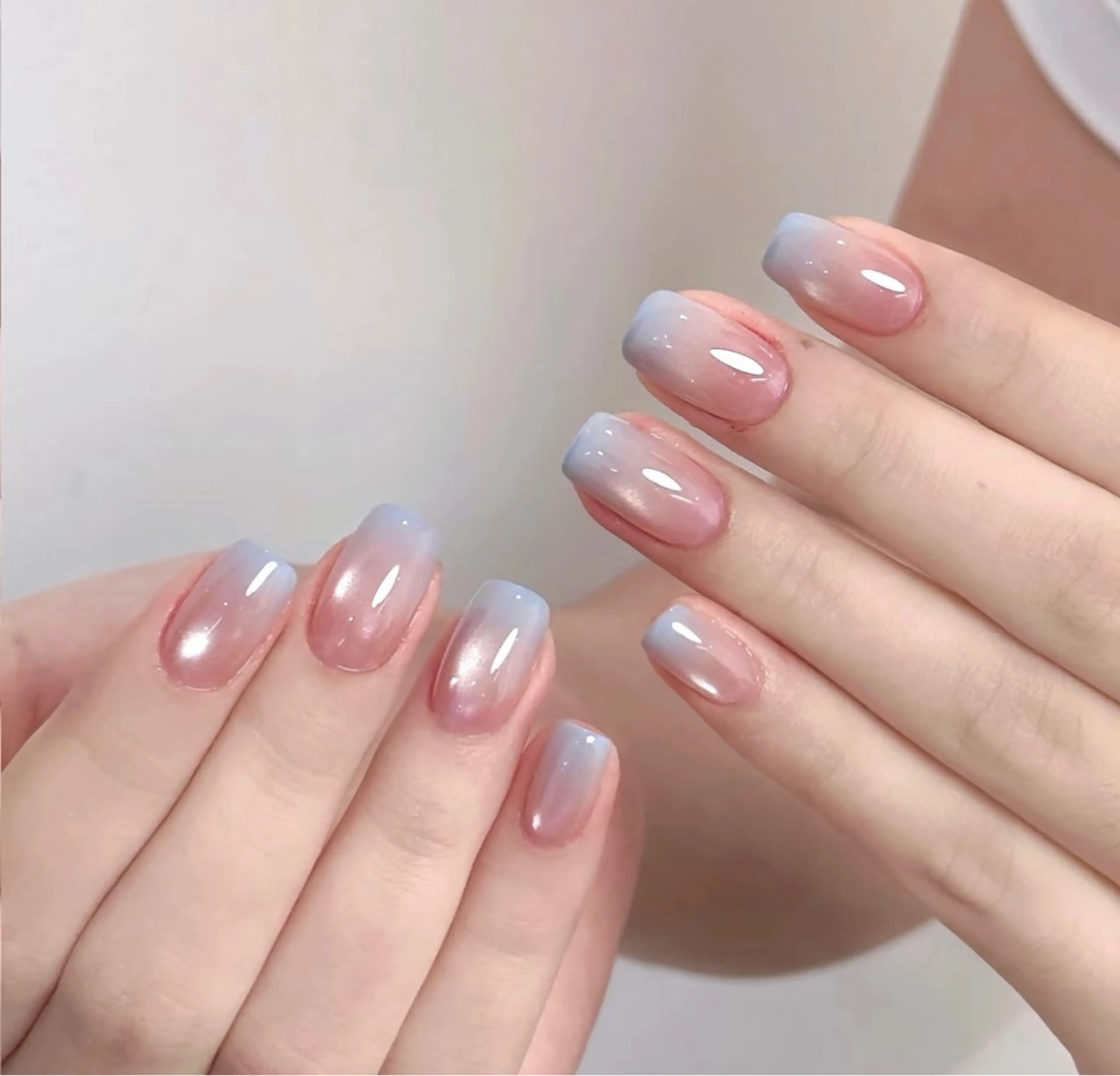 ミディアム イエローカラー ハンドネイル ビューティーフル Aのネイルデザイン