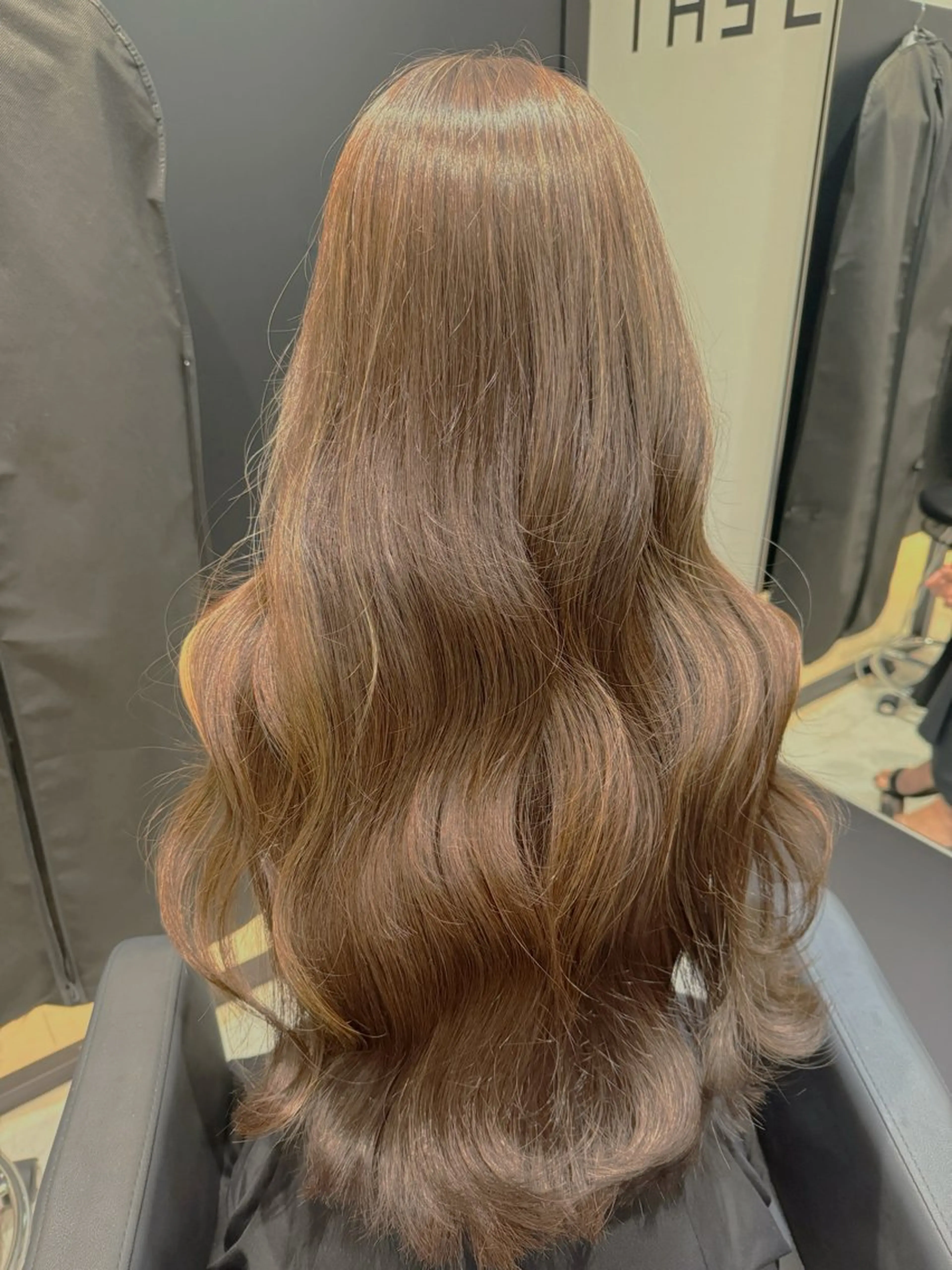 ロング カラー カット ヘアカラー 韓国風コテ巻きパーマ 北田陸斗🫧のヘアスタイル