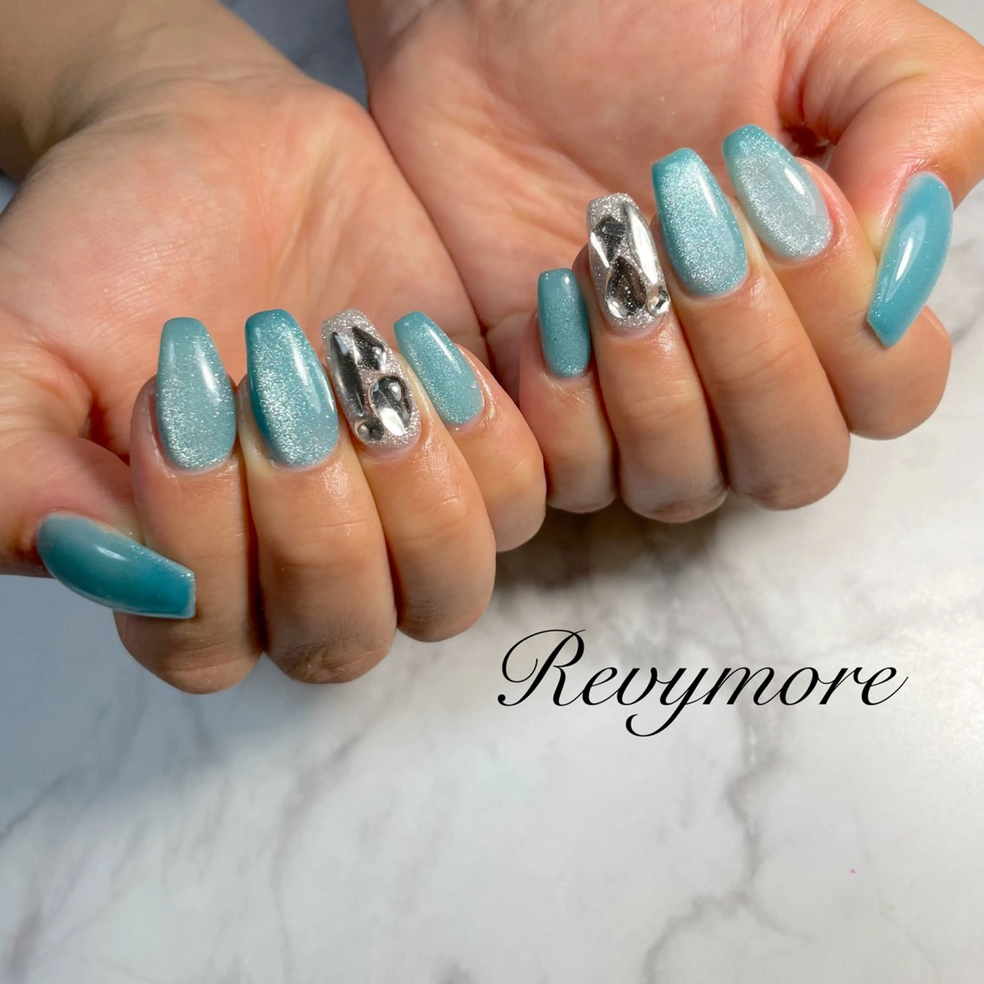 ネイル ジェルネイル マグネットネイル ニュアンスネイル オフィスネイル シンプルネイル nail salon Revymore所属・nail salon Revymoreのネイルデザイン