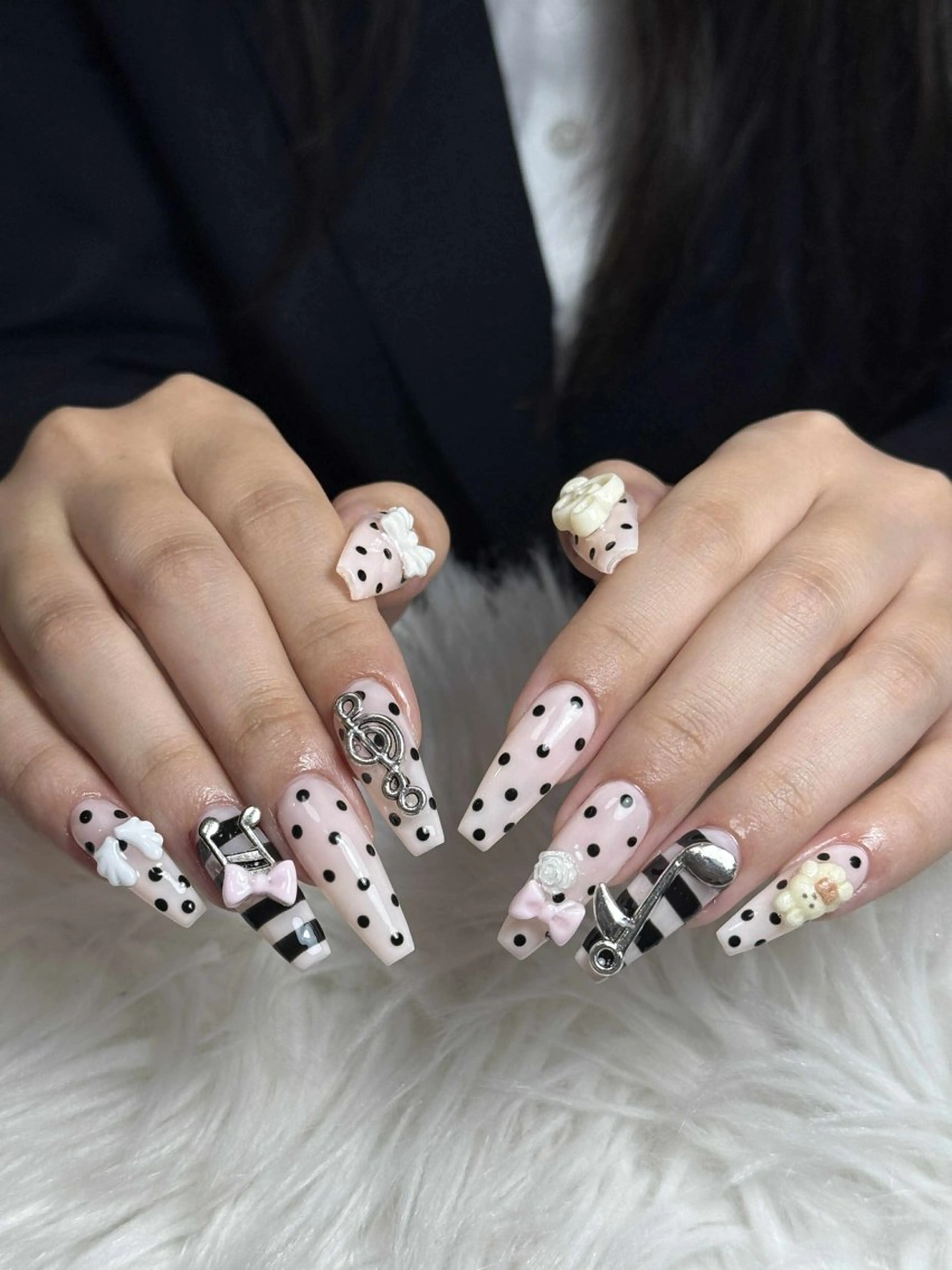 ネイル フレンチネイル ジェルネイル キラキラネイル 韓国ネイル レース ハンドネイル Julli nail studio所属・Julli NailStudioのネイルデザイン
