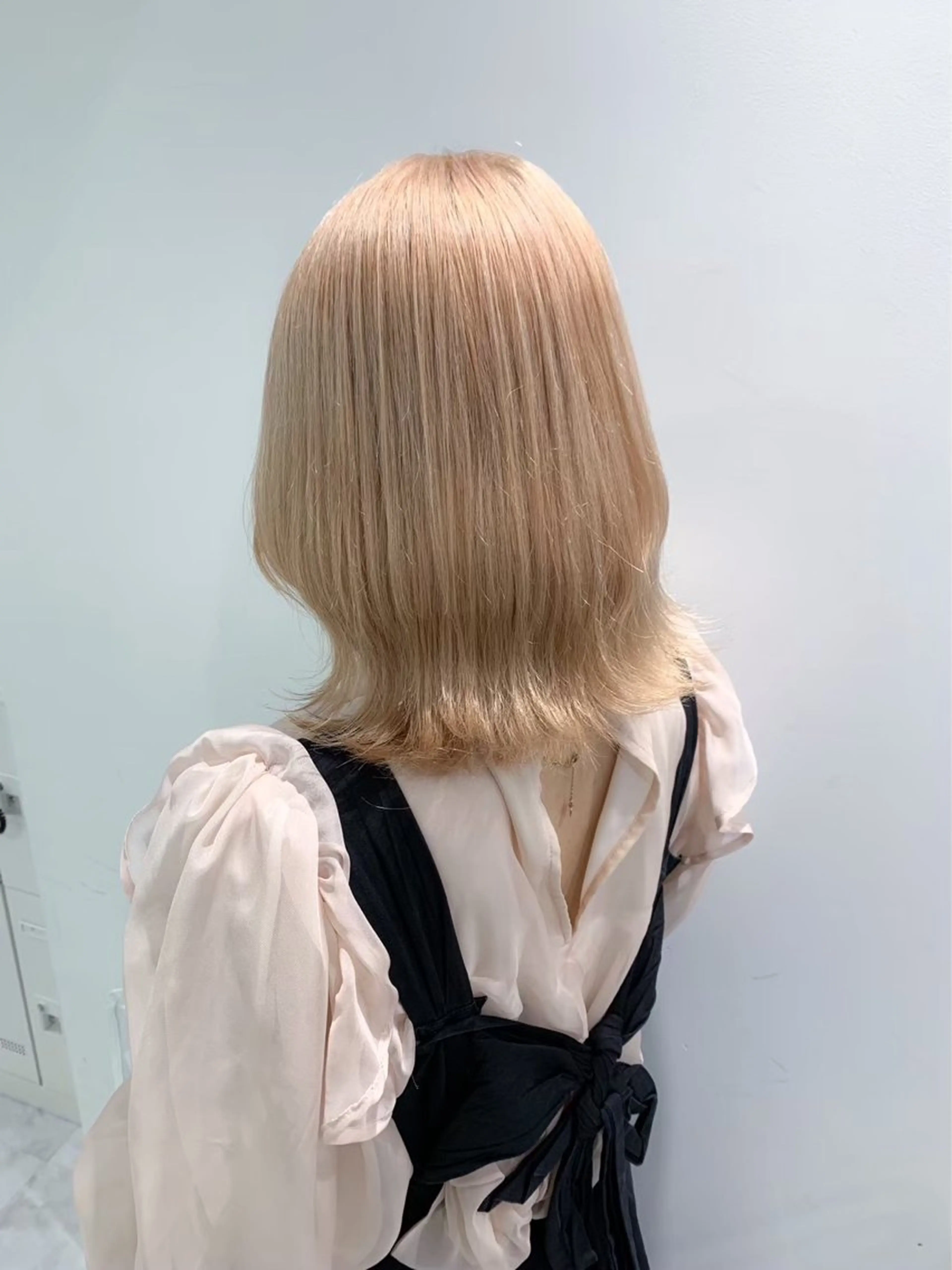 ミディアム ヘアカラー 大人上品🤍明るめ ベージュ🤍REOのヘアスタイル