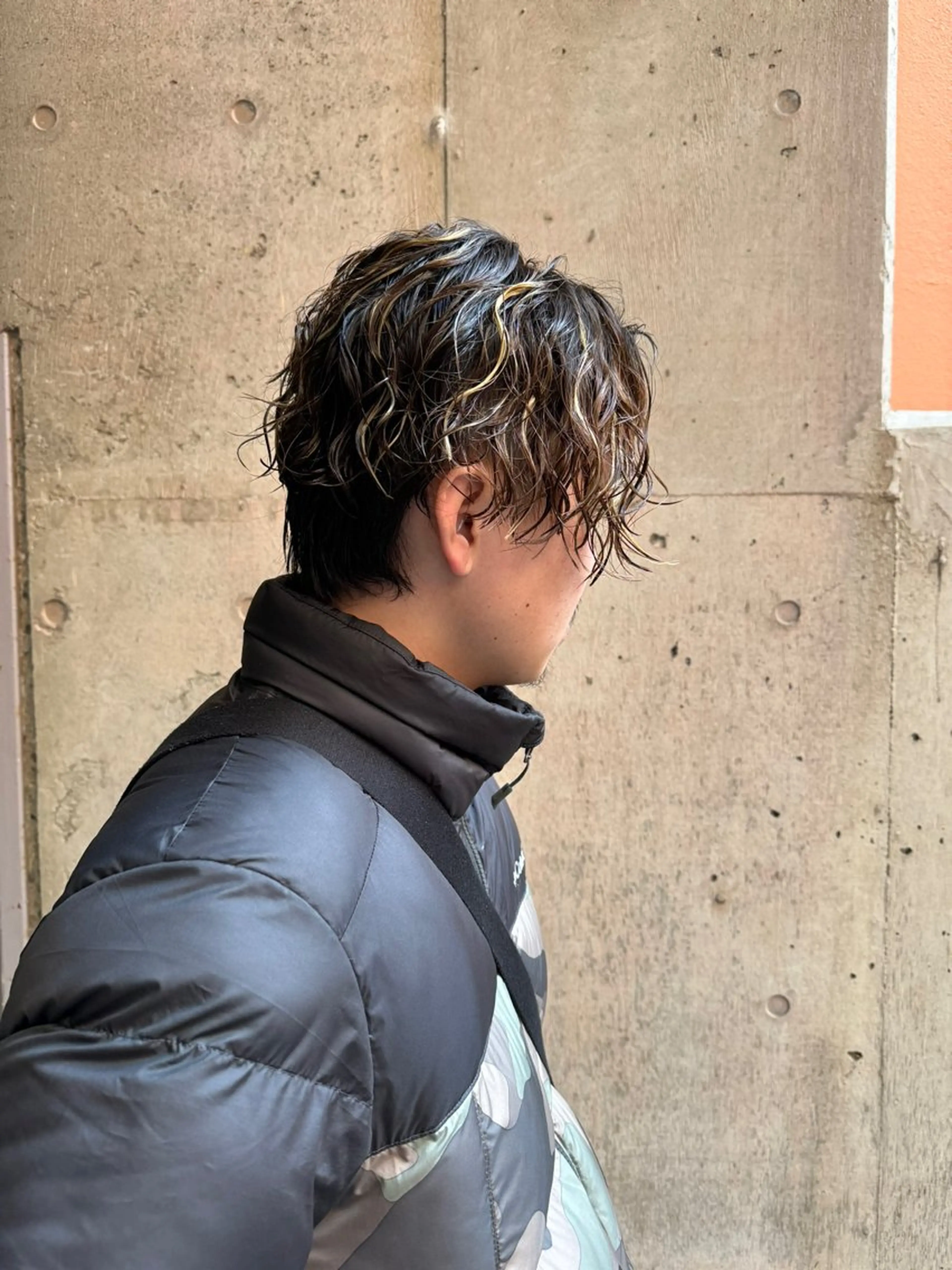 ショート カラー パーマ メンズ メンズハイライト メンズパーマ ハイライトカラー ハイライト スパイラルパーマ カット ヘアカラー パーマ スキンフェード/パー マ/須田陸斗のヘアスタイル