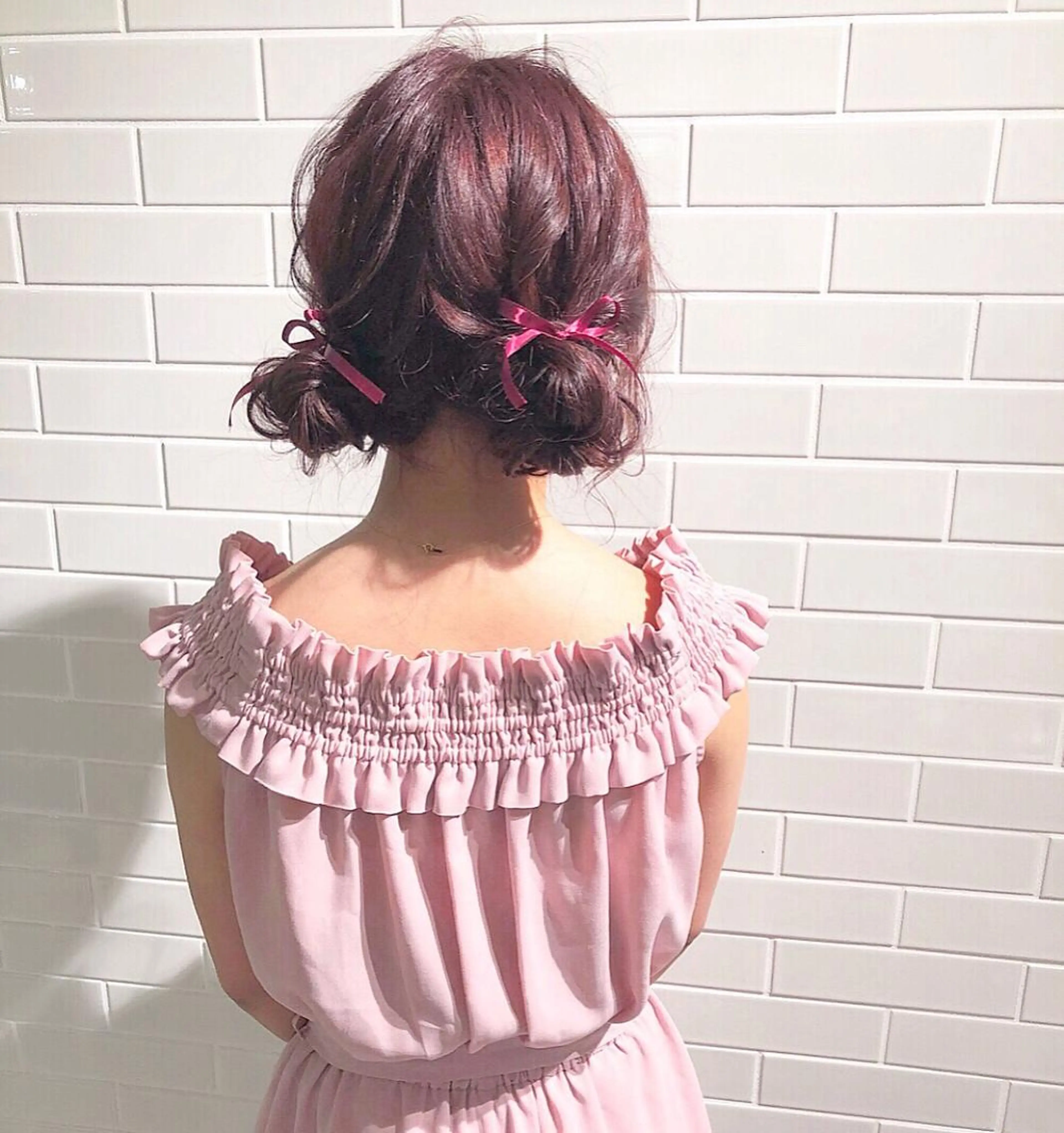 セミロング カラー ヘアアレンジ お団子ヘア ピンクカラー autre所属・大久保 ひでなりのヘアスタイル