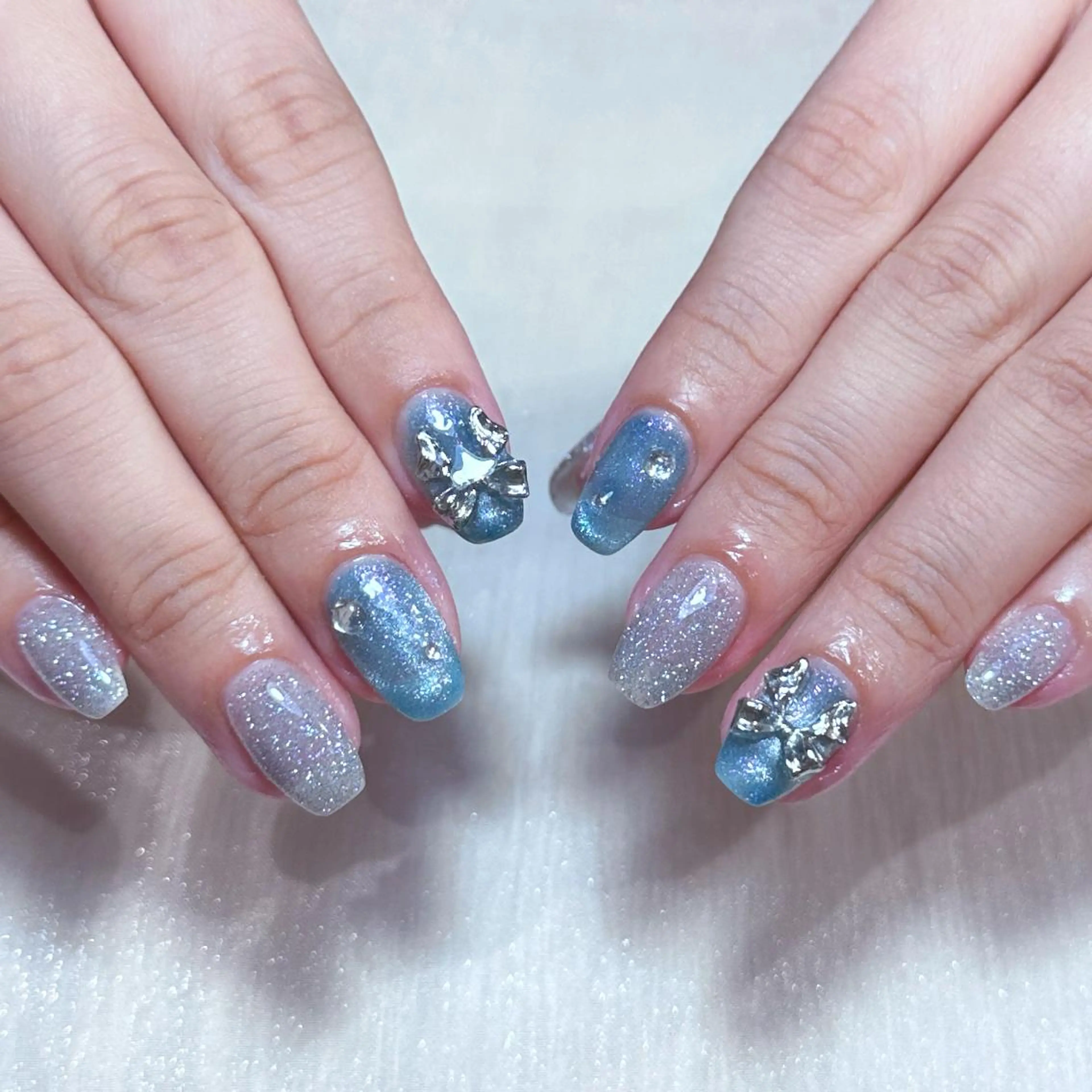 ネイル アートネイル オーロラネイル ガーリー キラキラネイル 韓国ネイル ハンドネイル DIAMOND 💅のネイルデザイン
