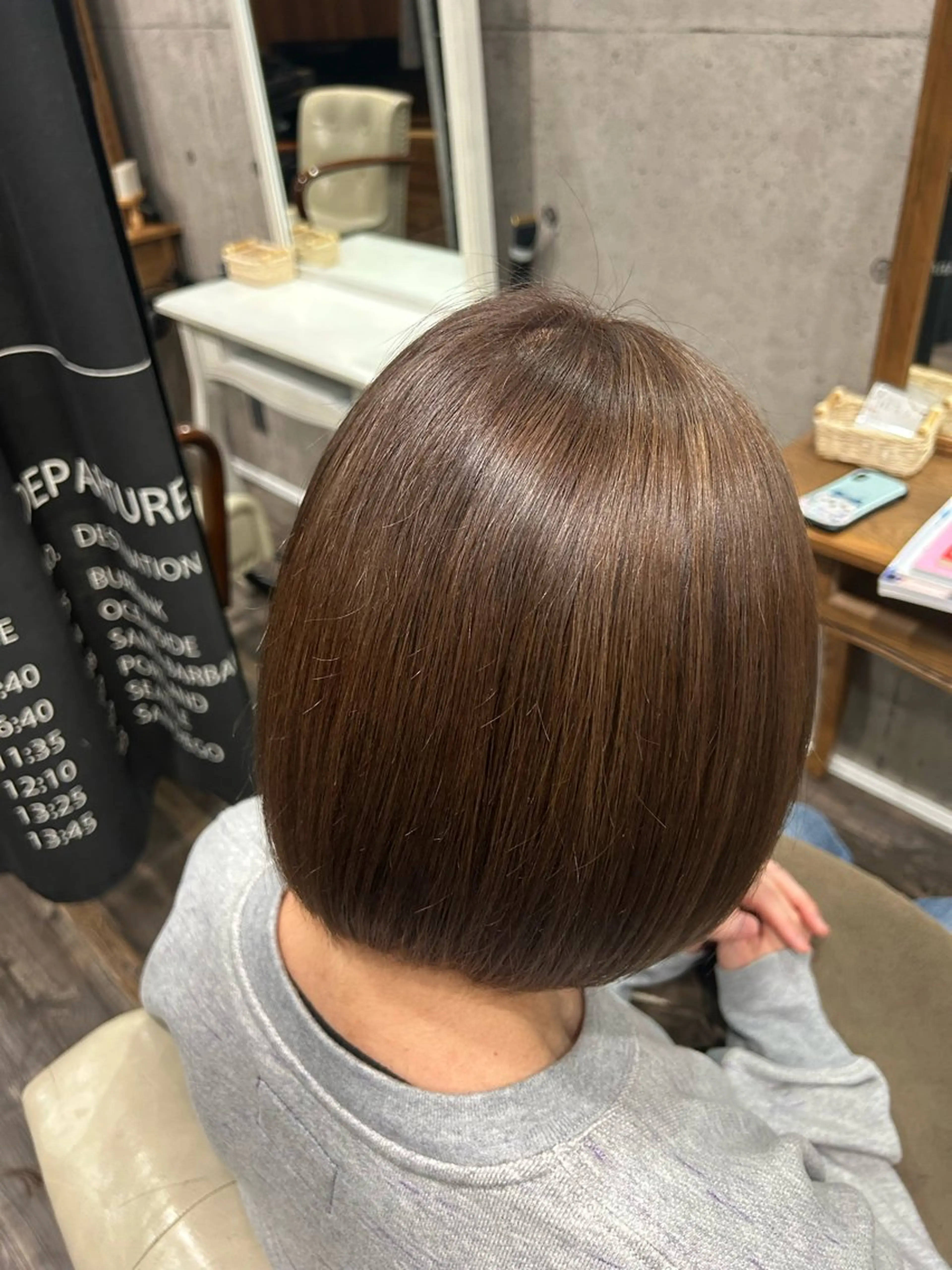 カラー アッシュ ベージュカラー ボブ 今野 詩音のヘアスタイル