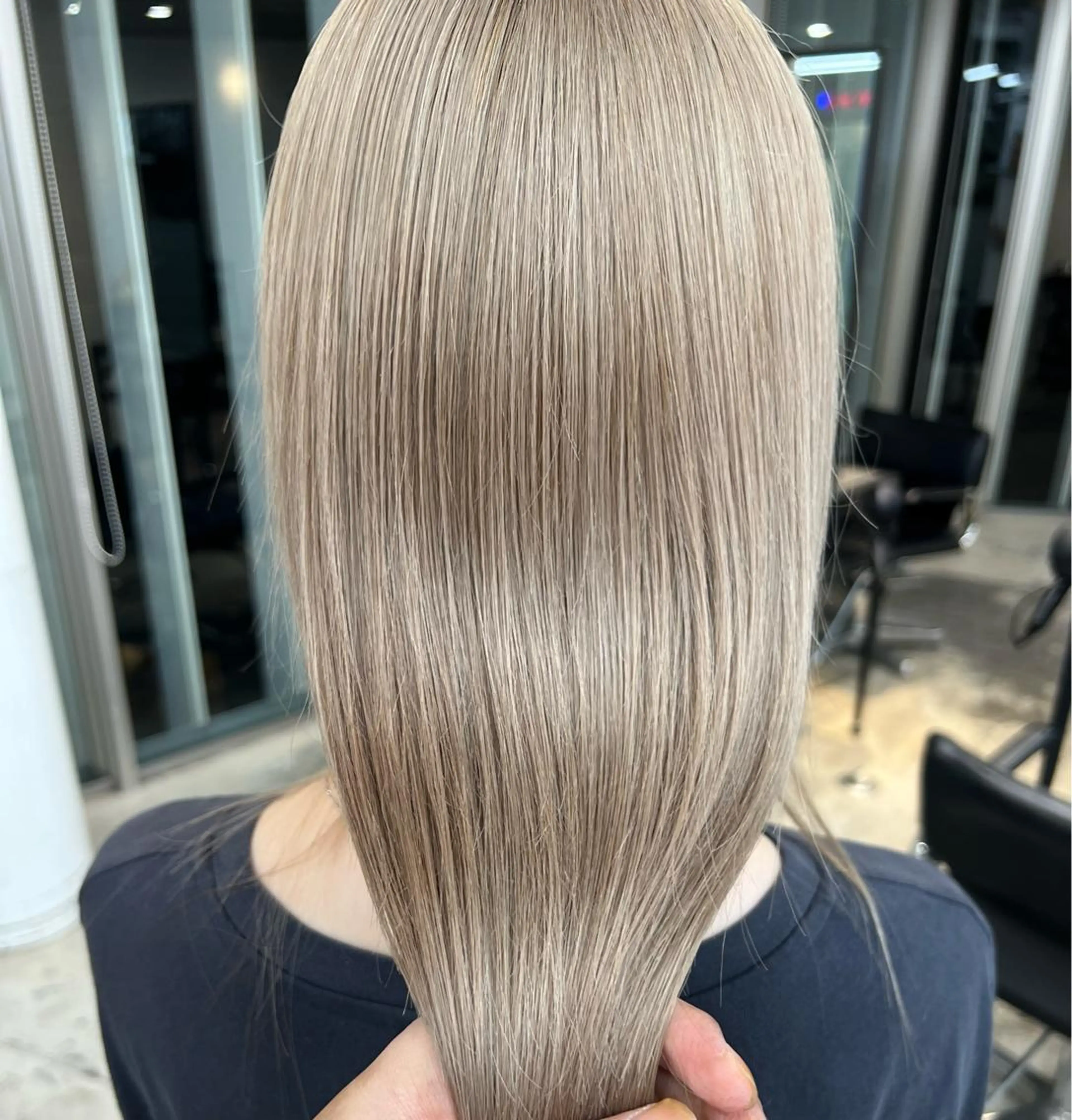 ロング カラー トリートメント 🌼動き×透明感🩵 ハイトーン/ナナのヘアスタイル