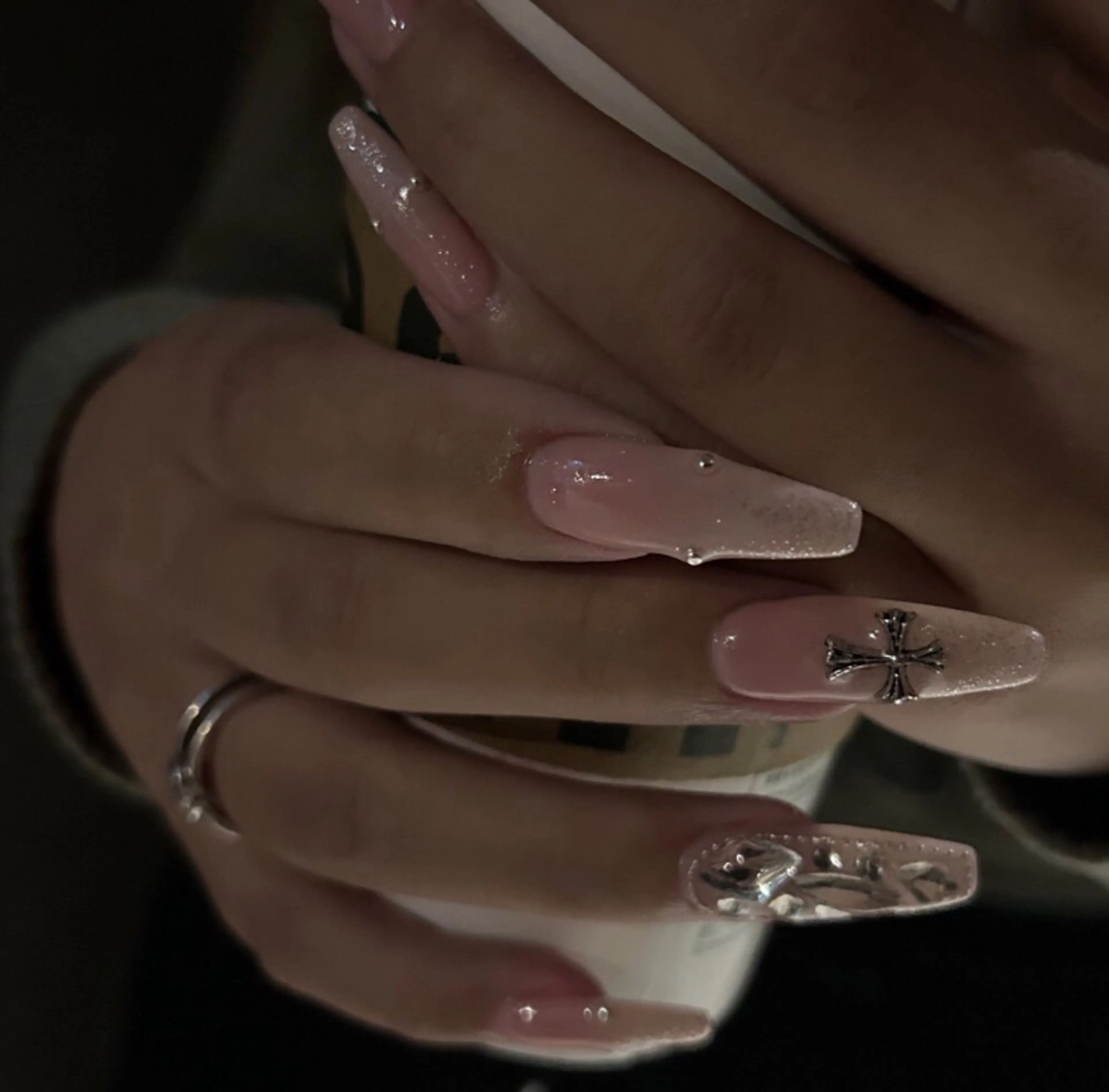 ネイル 長さ出し グラデーション キラキラネイル 韓国ネイル ラメ(グリッター) ハンドネイル ハンドケア Chisa Nail Studio所属・リ リのネイルデザイン