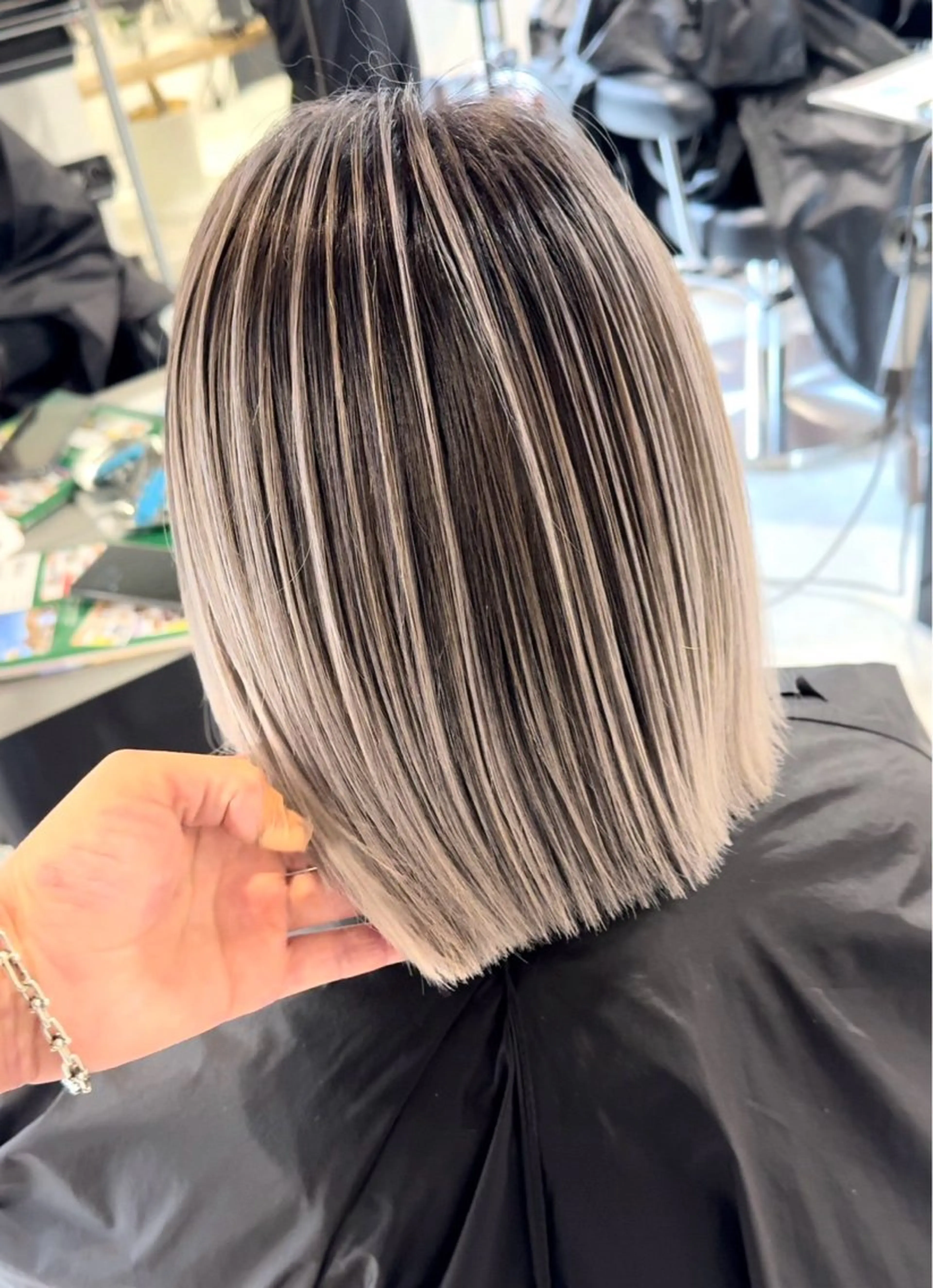 ショート カラー バレイヤージュ レイヤーカット 神戸で縮毛矯正/髪質 改善/お任せくださいのヘアスタイル