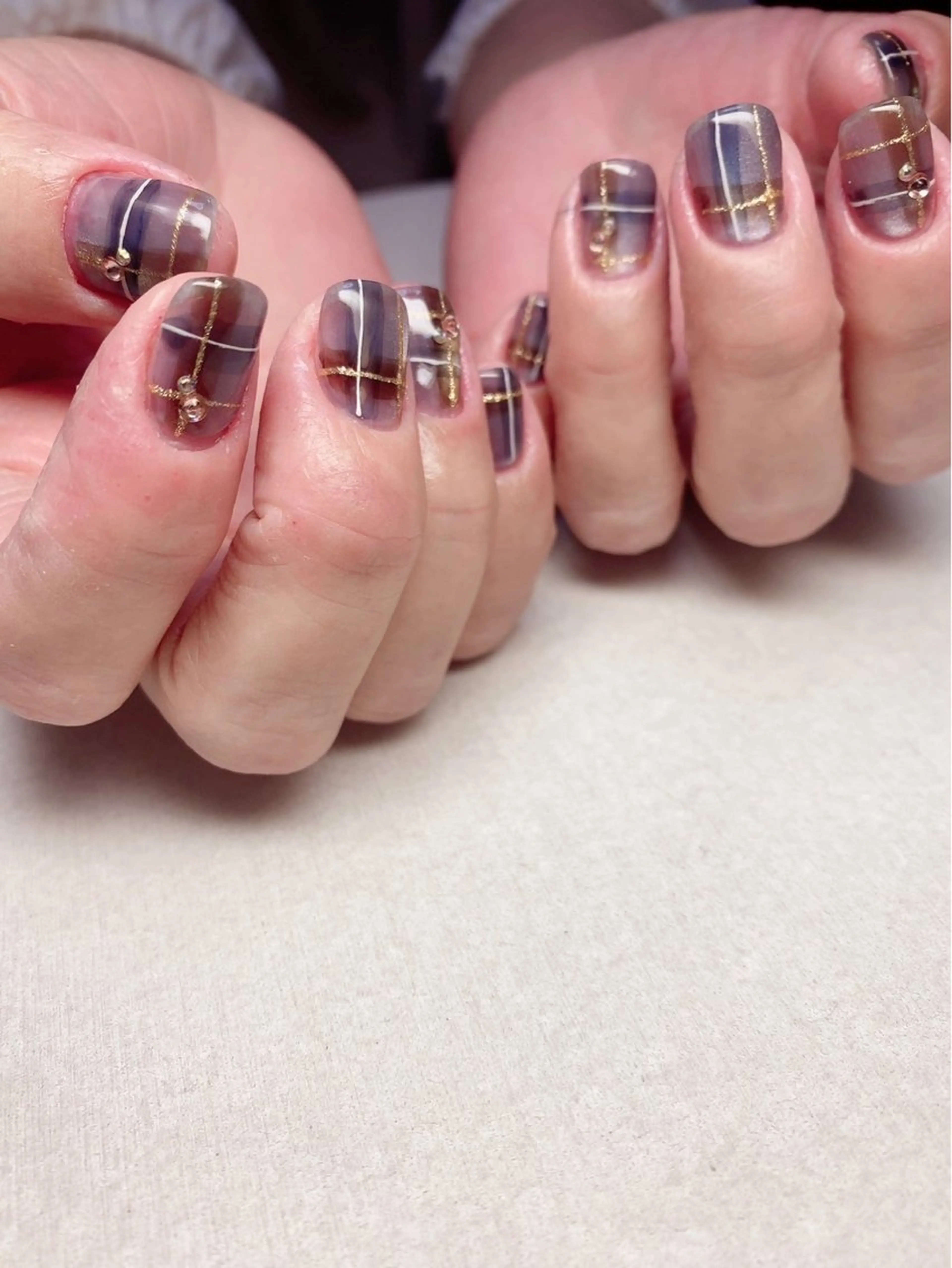 ネイル 氷ネイル・うるうるネイル マグネットネイル ワンカラーネイル ストーンネイル 冬ネイル irooo 21のネイルデザイン