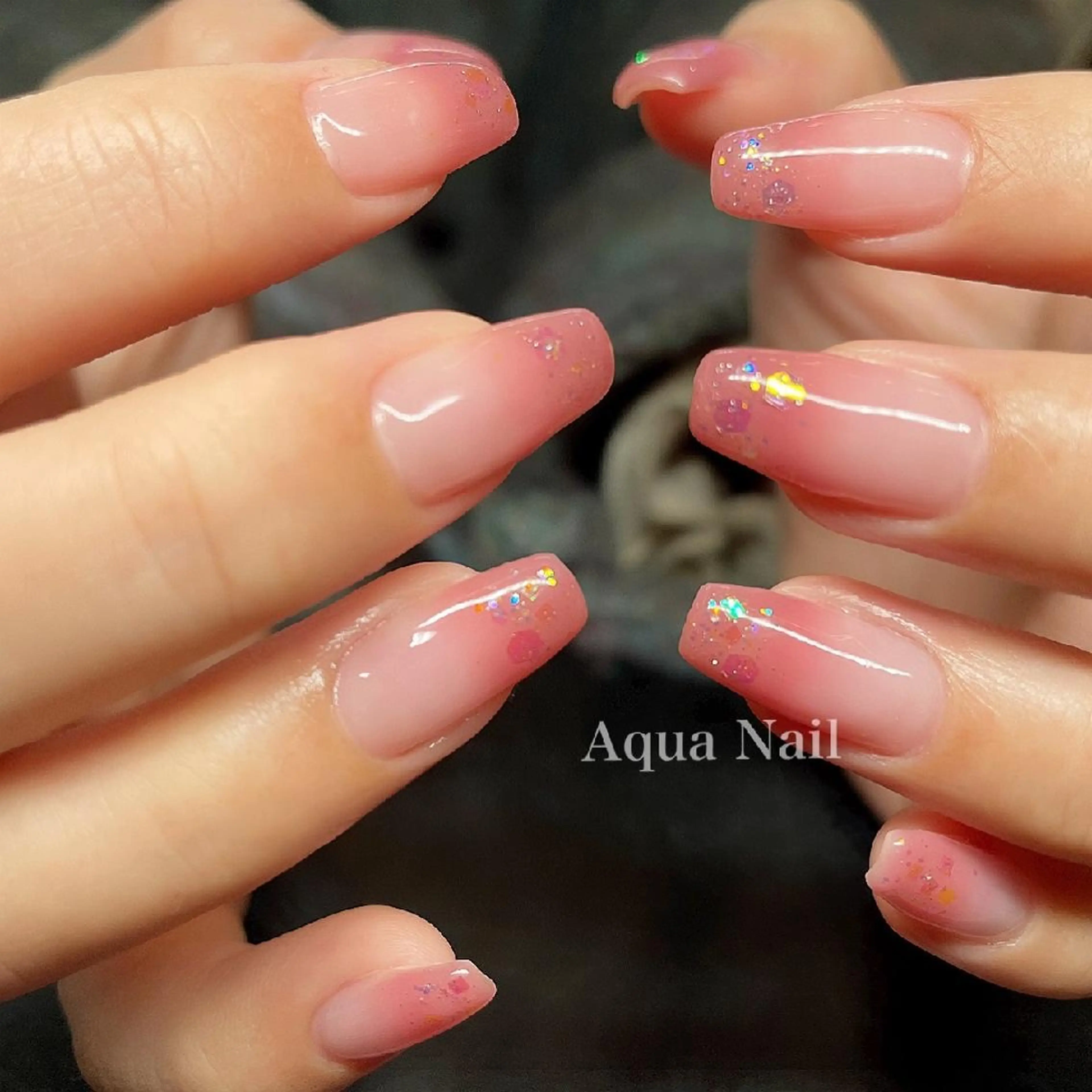 ネイル グラデーション ラメ(グリッター) ピンク ハンドネイル フットネイル AQUA NAIL所属・AQUA NAILのネイルデザイン