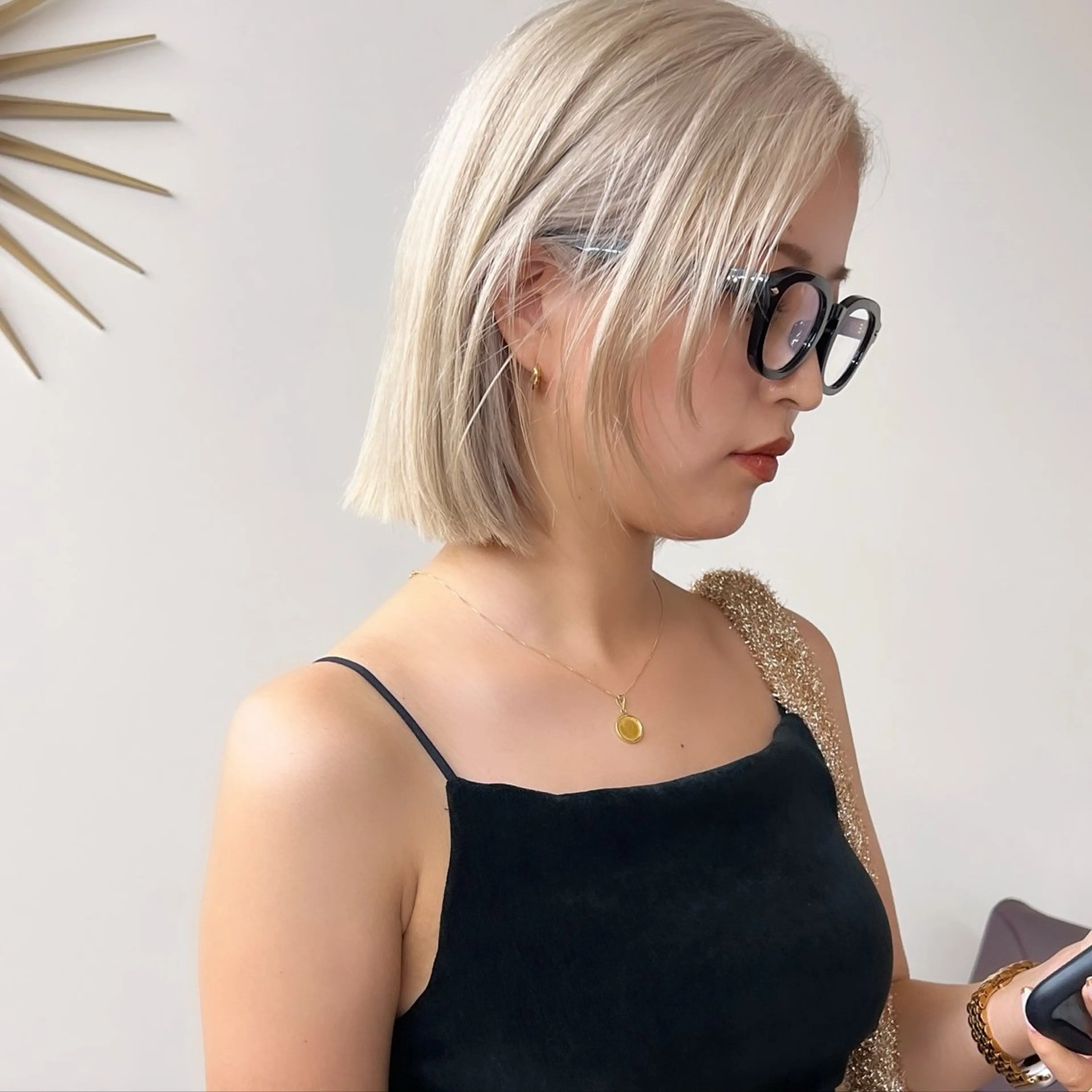 ミディアム カラー ブリーチ ブロンド ケアブリーチ 透明感カラー ダブルカラー カット ヘアカラー トリートメント ニュアンスレイヤー ハイトーンカラーのヘアスタイル