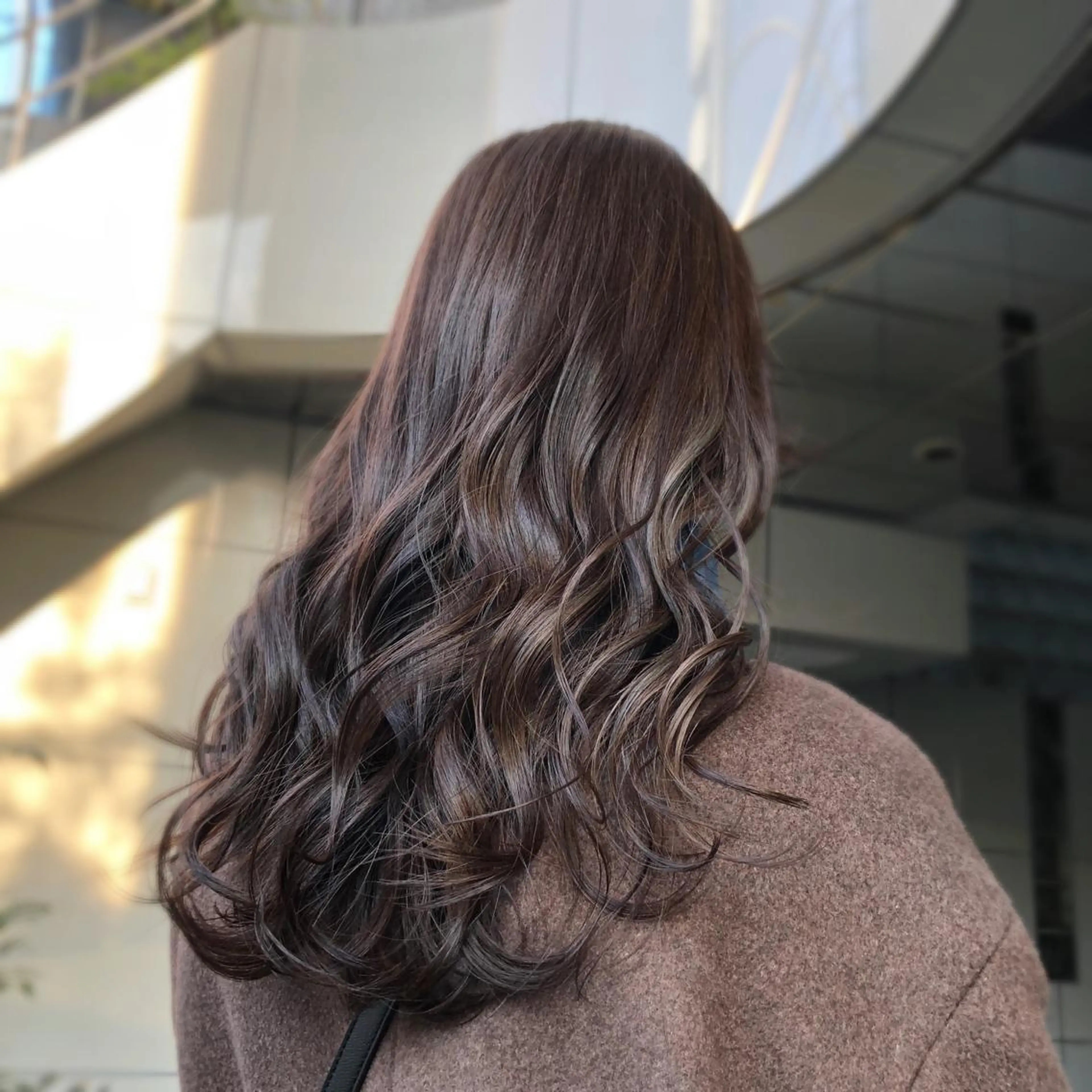 セミロング カラー カット ヘアカラー トリートメント 山崎 絵莉香のヘアスタイル