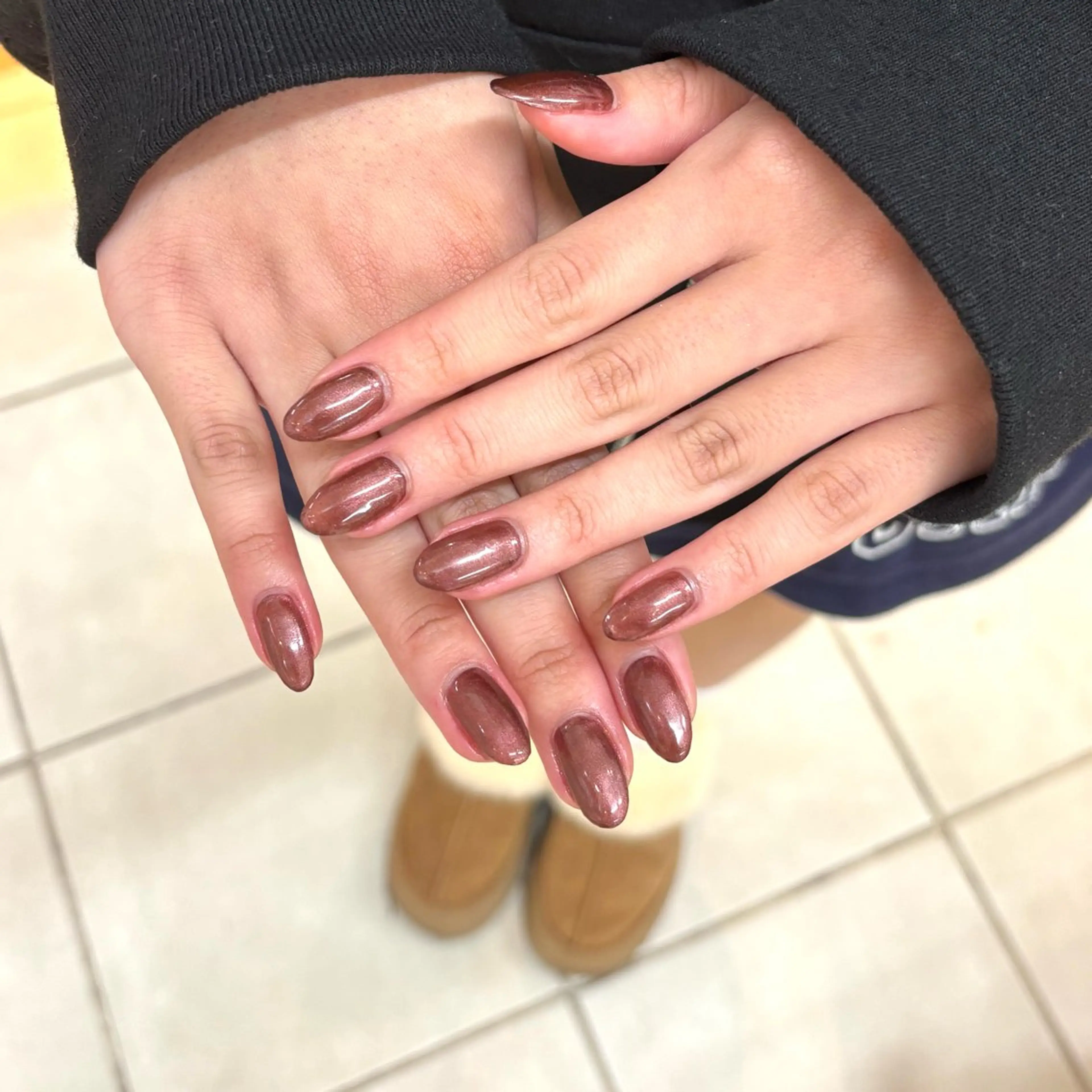 ネイル ブラウン 赤色 ai _l0ve TRIOS nailのネイルデザイン