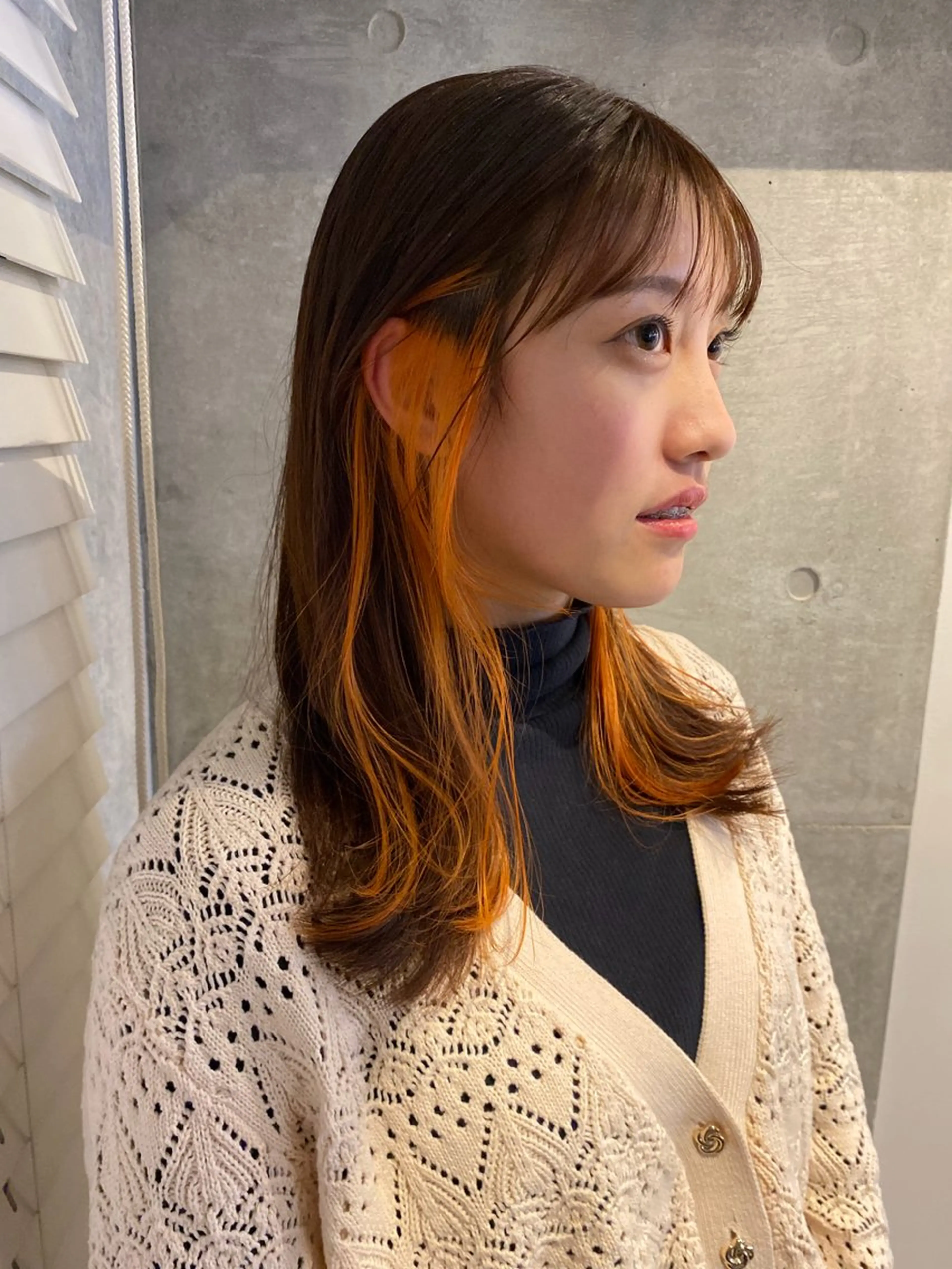 セミロング カラー ヘアカラー 室谷 侑奈のヘアスタイル