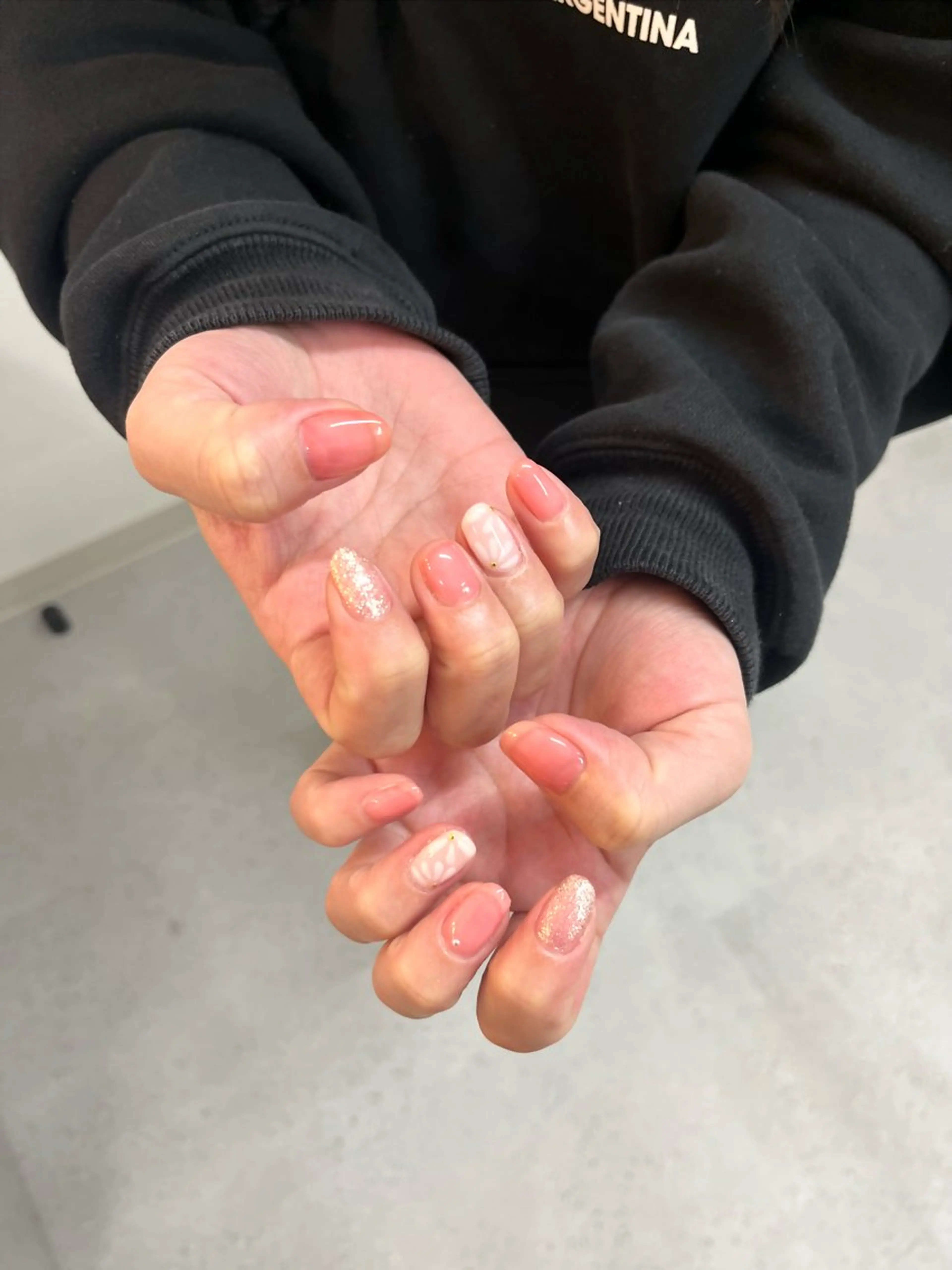 ハンド40種類から選べるトレンドデザインの写真