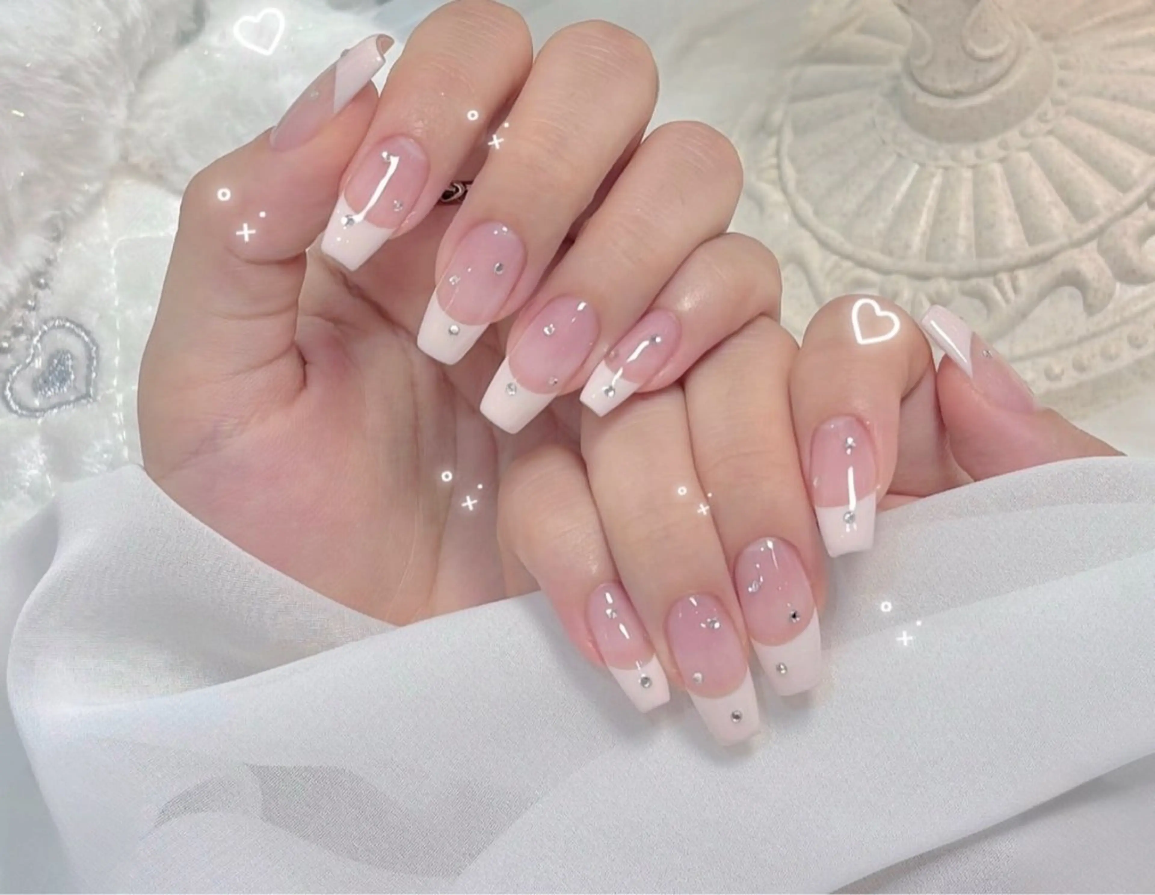ネイル フレンチネイル キラキラネイル マグネットネイル ミラーネイル ニュアンスネイル ハンドネイル Lyn TA Nailのネイルデザイン