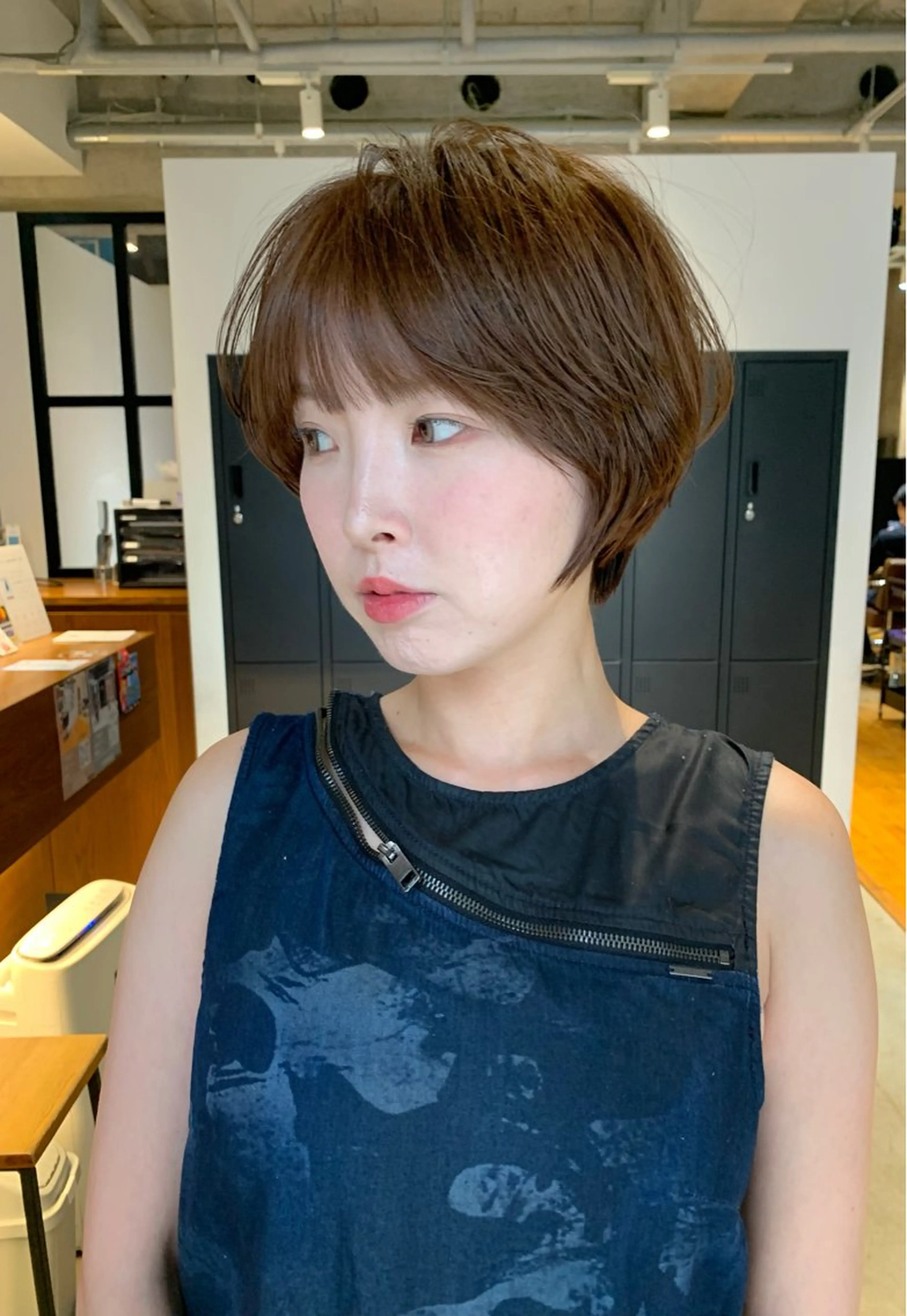 ショート カラー ベージュカラー オリーブベージュ ボブ　くせ毛風パーマ 艶カラー/横山大樹のヘアスタイル