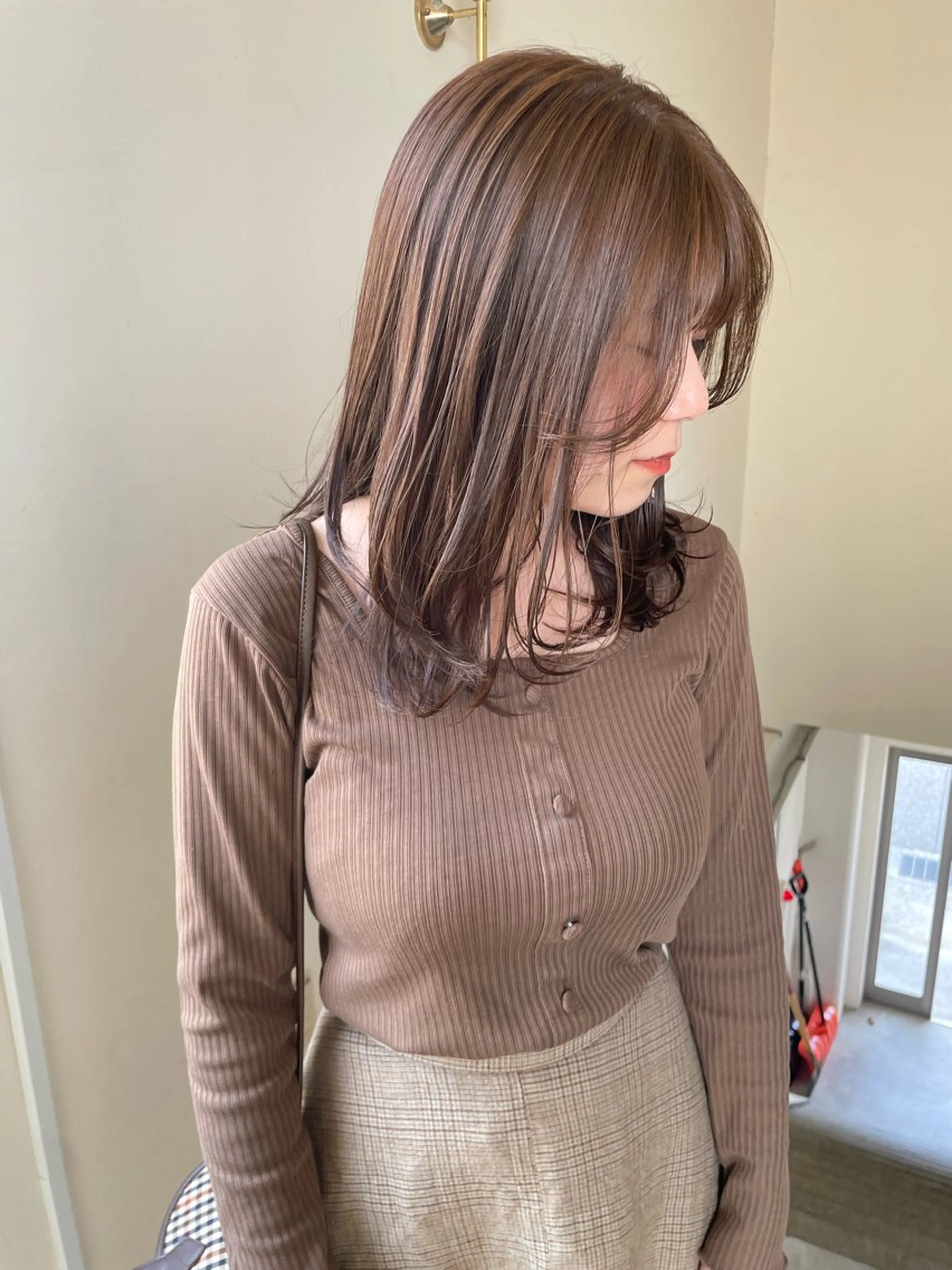 ミディアム カラー ベージュカラー オリーブベージュ レイヤーカット SALOWIN新潟万代店所属・SaKiho 🎀のヘアスタイル