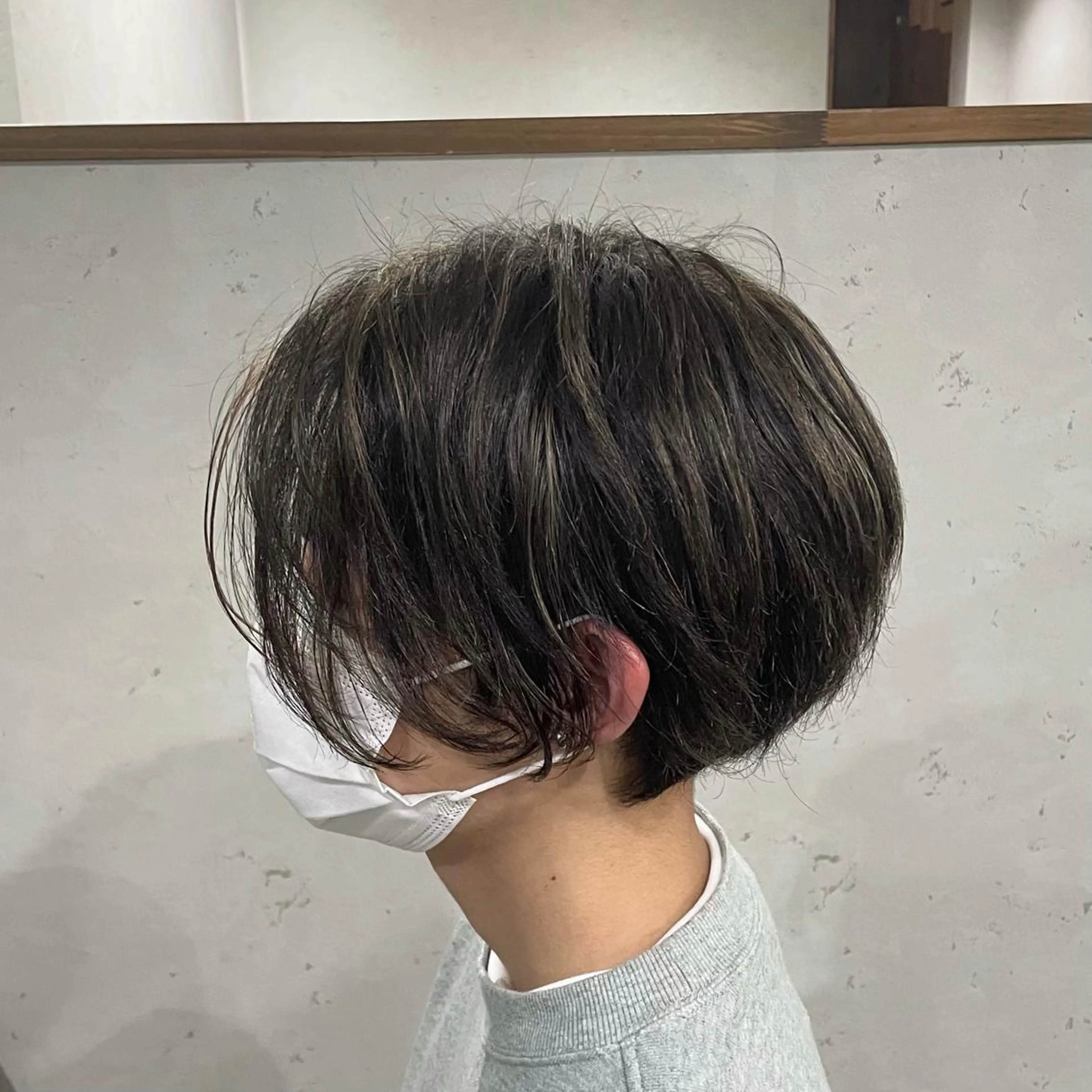 ショート カラー ベージュカラー ハイライトカラー オリーブベージュ ハイライト Rounds by LIEN 錦糸町所属・ナチュラルカラー 錦糸町【三橋衿奈】のヘアスタイル