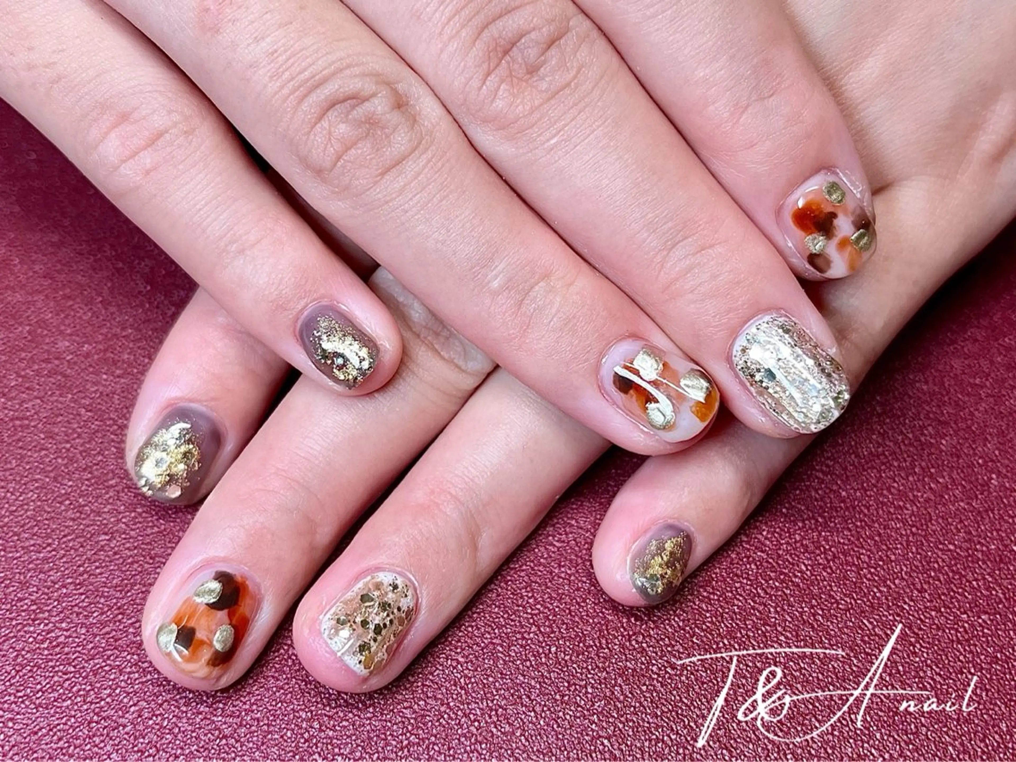 ネイル べっ甲ネイル ジェルネイル ゴールド ゴージャス ニュアンスネイル ハンドネイル T&A nailのネイルデザイン