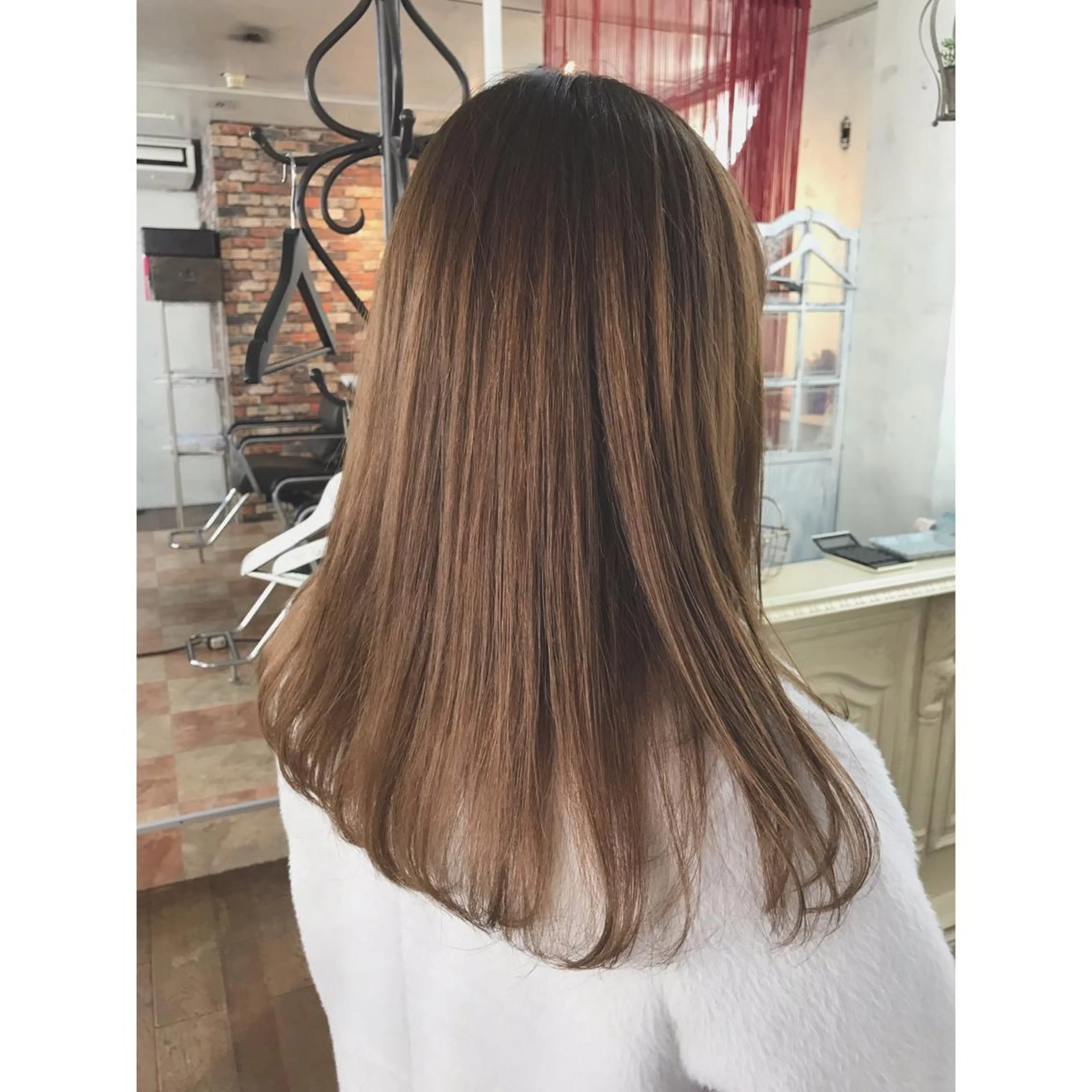 セミロング カラー ハイトーンカラー トリートメント corona hairdesign KAZUE MAEDA所属・マエダ　カズエ🫶 coronahairのヘアスタイル