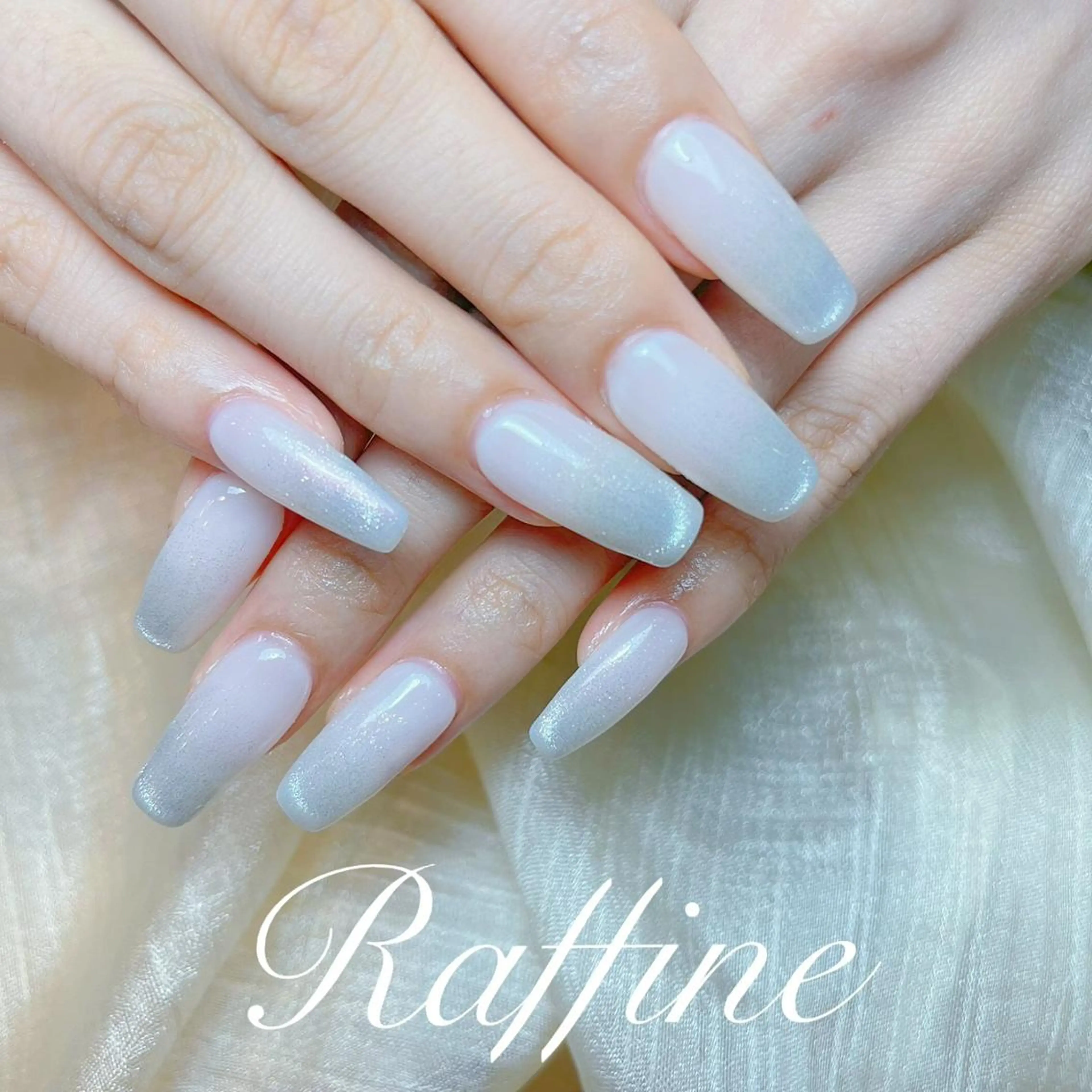ネイル ハンドネイル RAFFINE 月🦋🩵のネイルデザイン