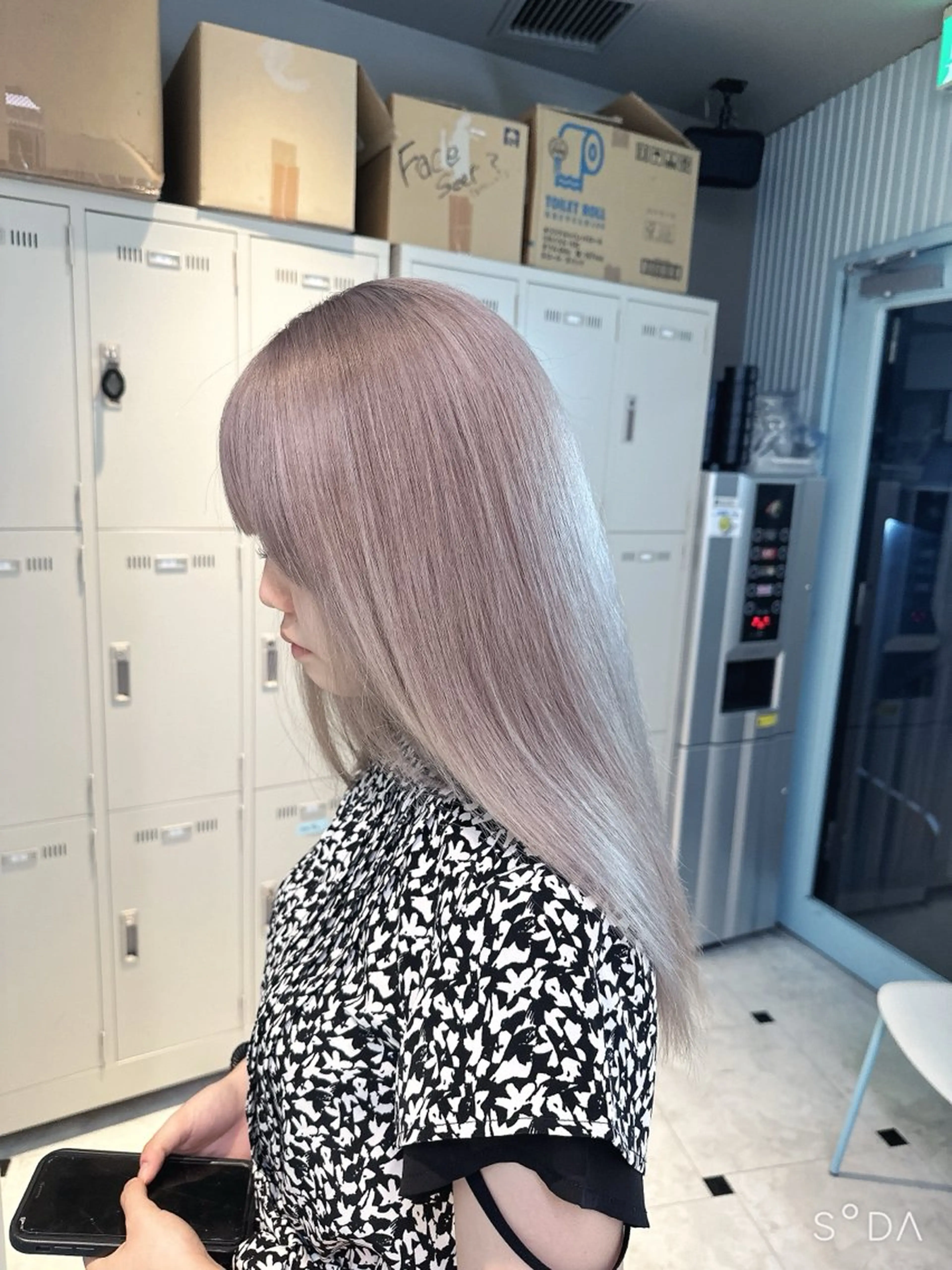 セミロング カラー 🪄池袋ハイトーン 🪄ブリーチカラーのヘアスタイル