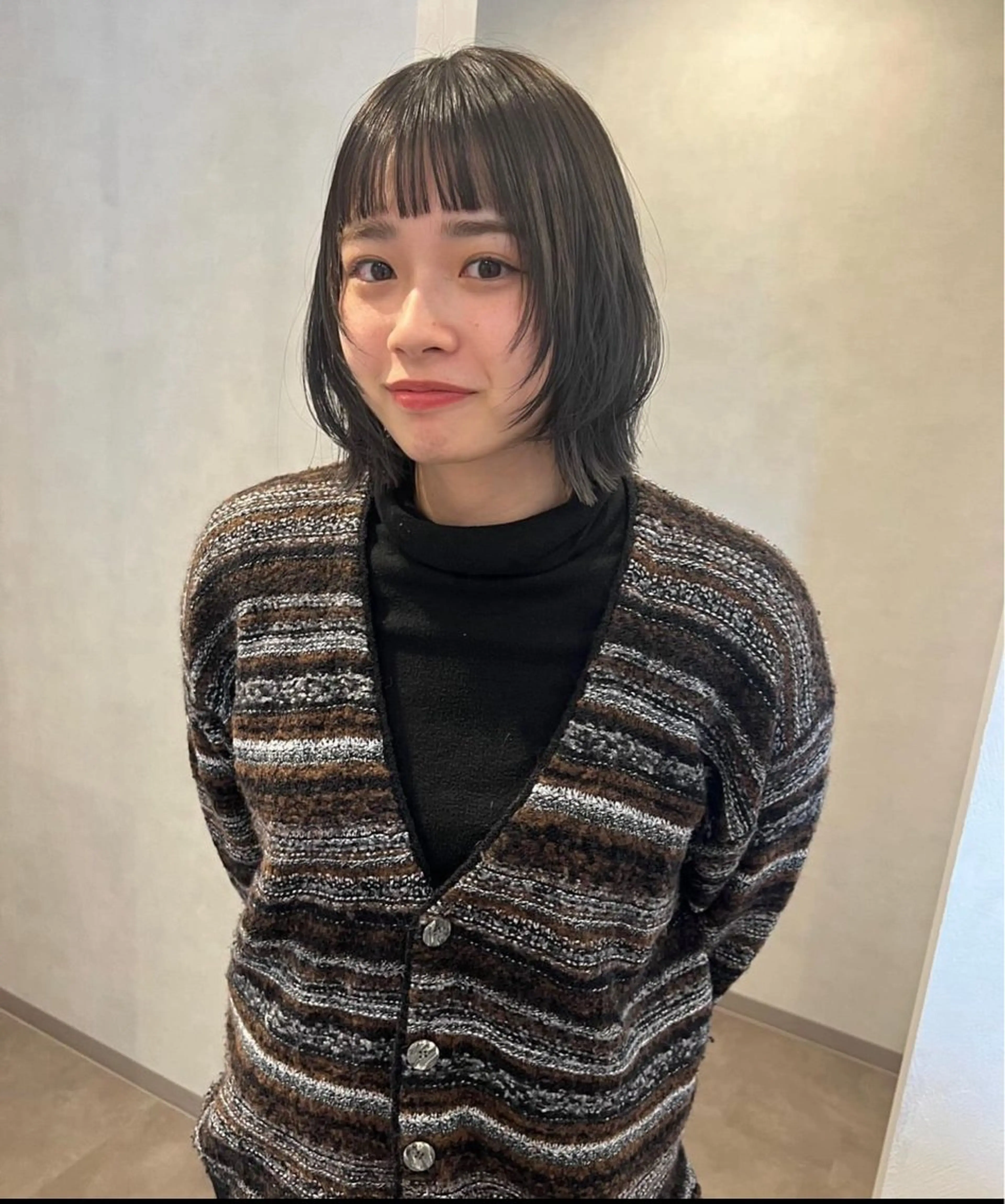 ミディアム カラー 顔周りカット ウルフカット 縮毛矯正/髪質改善 riwaのヘアスタイル