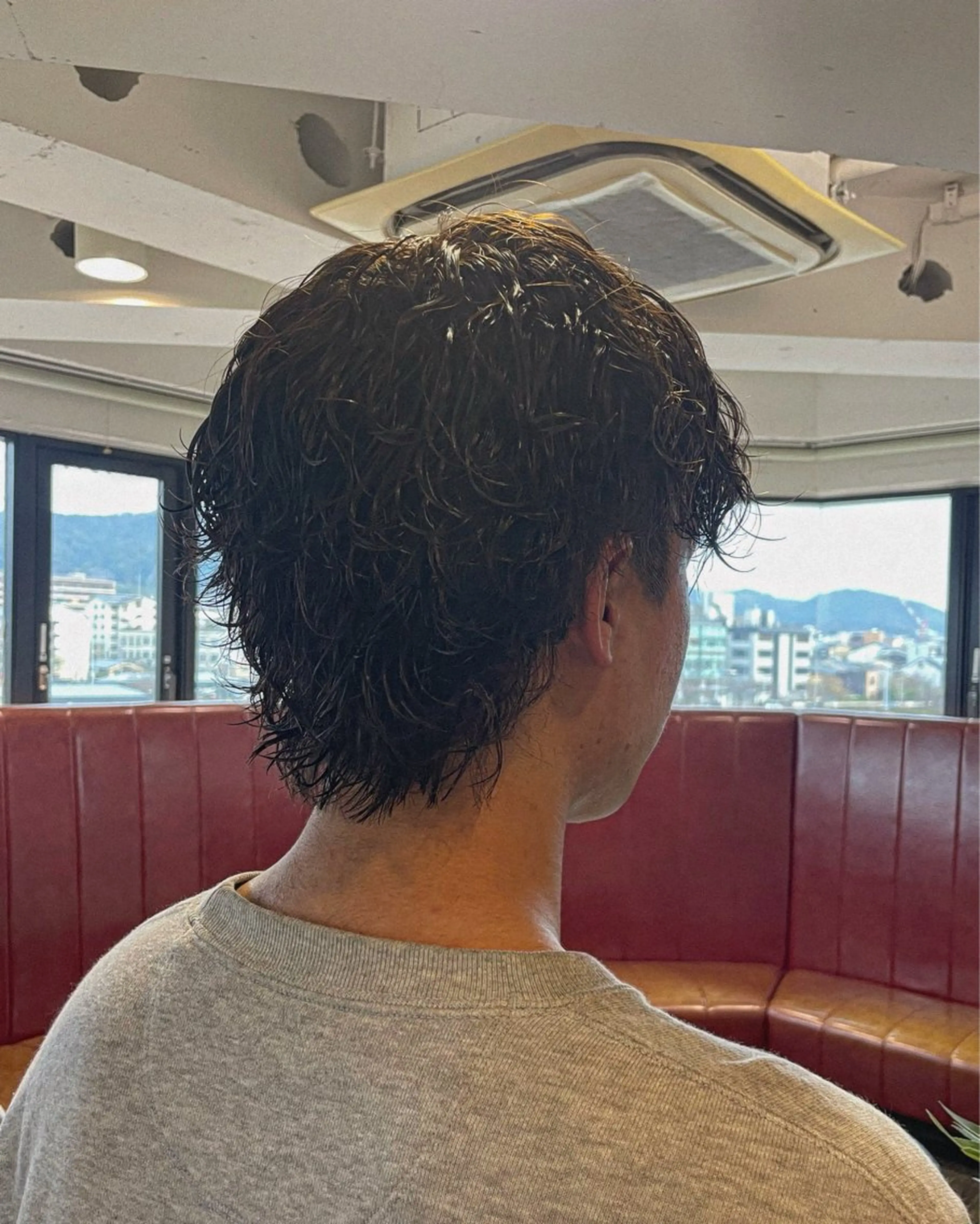 パーマ メンズ メンズパーマ 波巻きパーマ メンズウルフカット ウルフカット カット パーマ 佐藤 綾郁のヘアスタイル