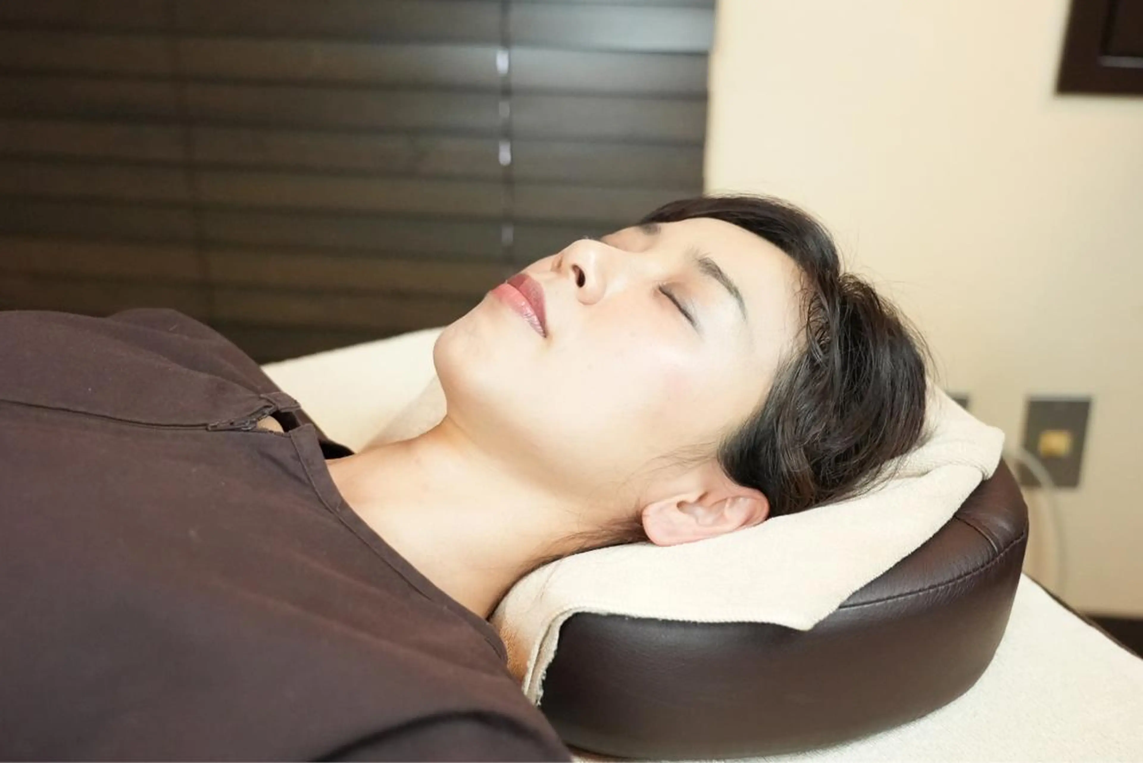 Acupuncture  salon LINOA リノア鍼灸院所属・ヘッドスパ鍼/小顔鍼 耳ツボ 　LINOAのエステ・リラクイメージ