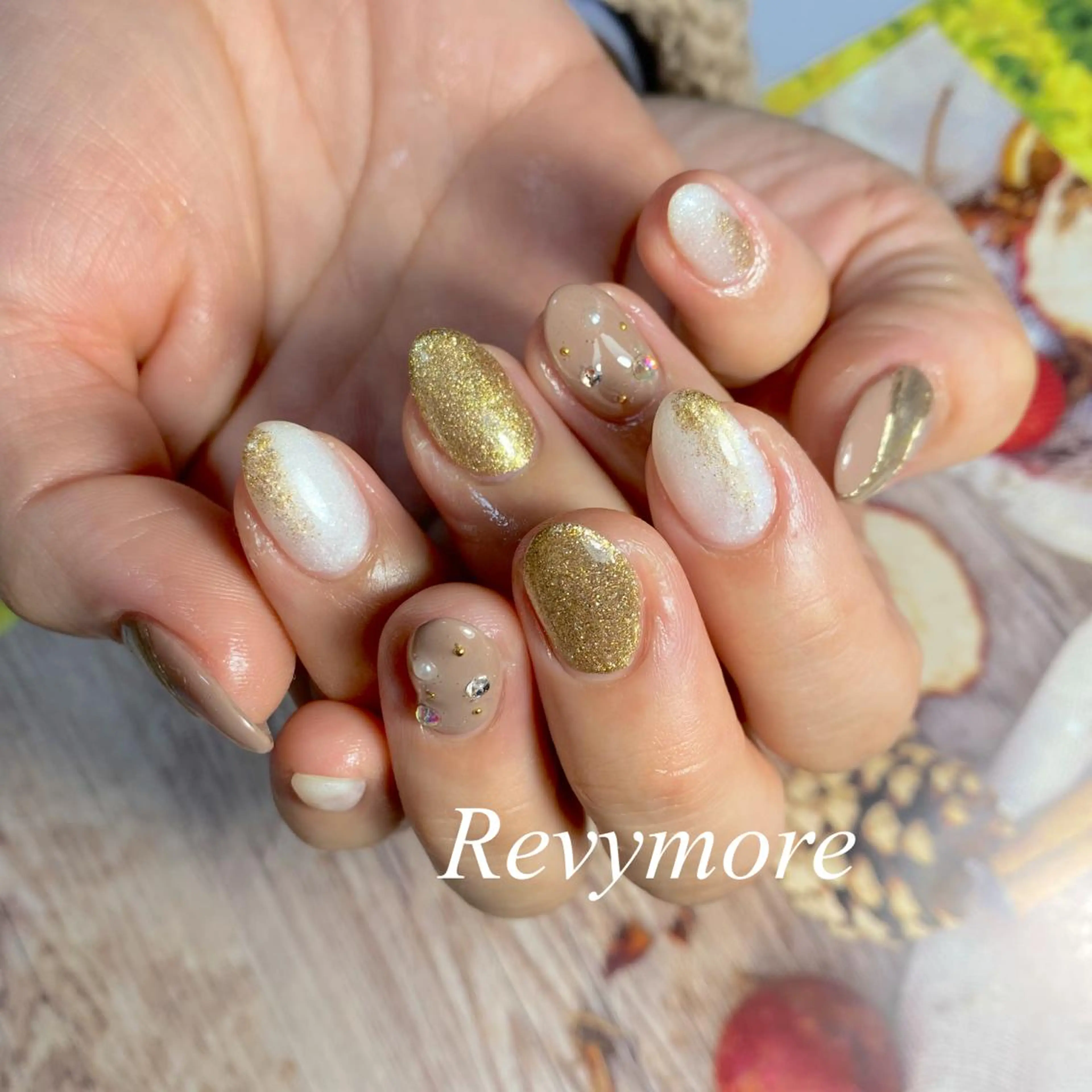 ミディアム ネイル クリスマス アートネイル ジェルネイル ミラーネイル ニュアンスネイル nail salon Revymore所属・nail salon Revymoreのネイルデザイン