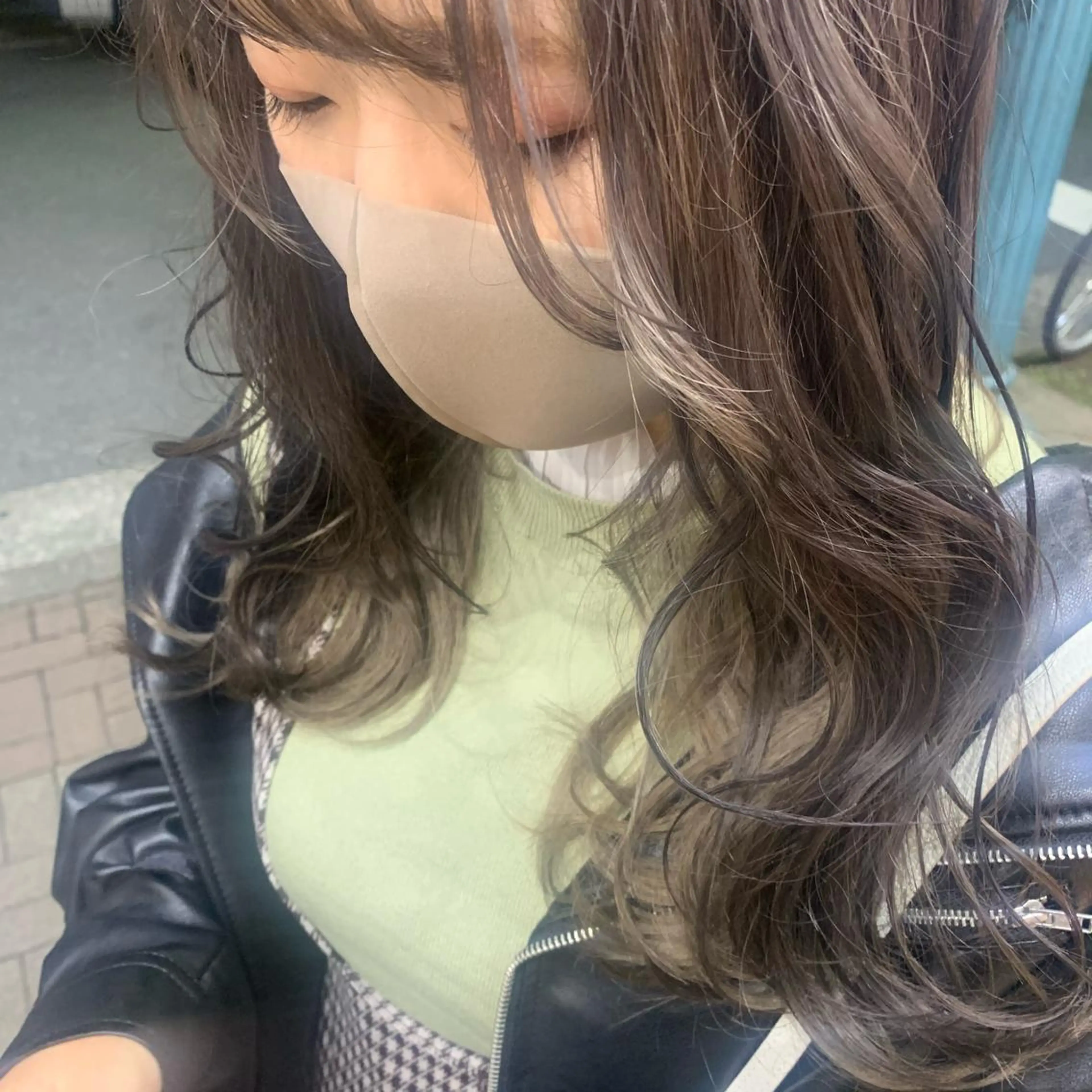 セミロング カラー インナーカラー ヘアカラー トリートメント 韓国ヘア🦋 MIYUのヘアスタイル